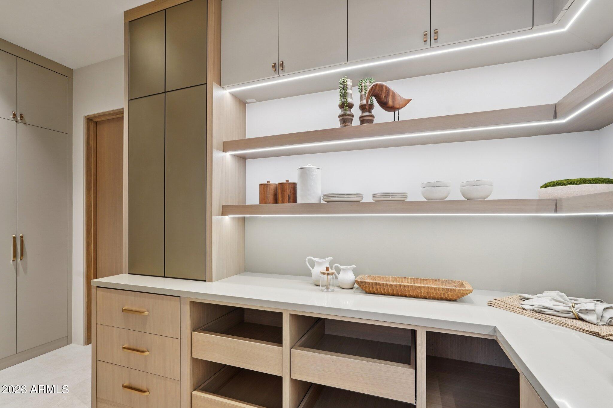 5761 N ECHO CANYON Circle