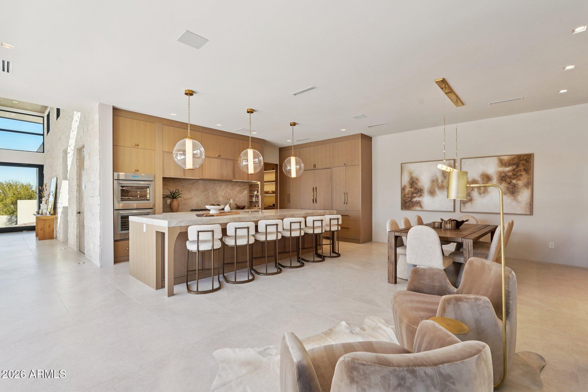 5761 N ECHO CANYON Circle