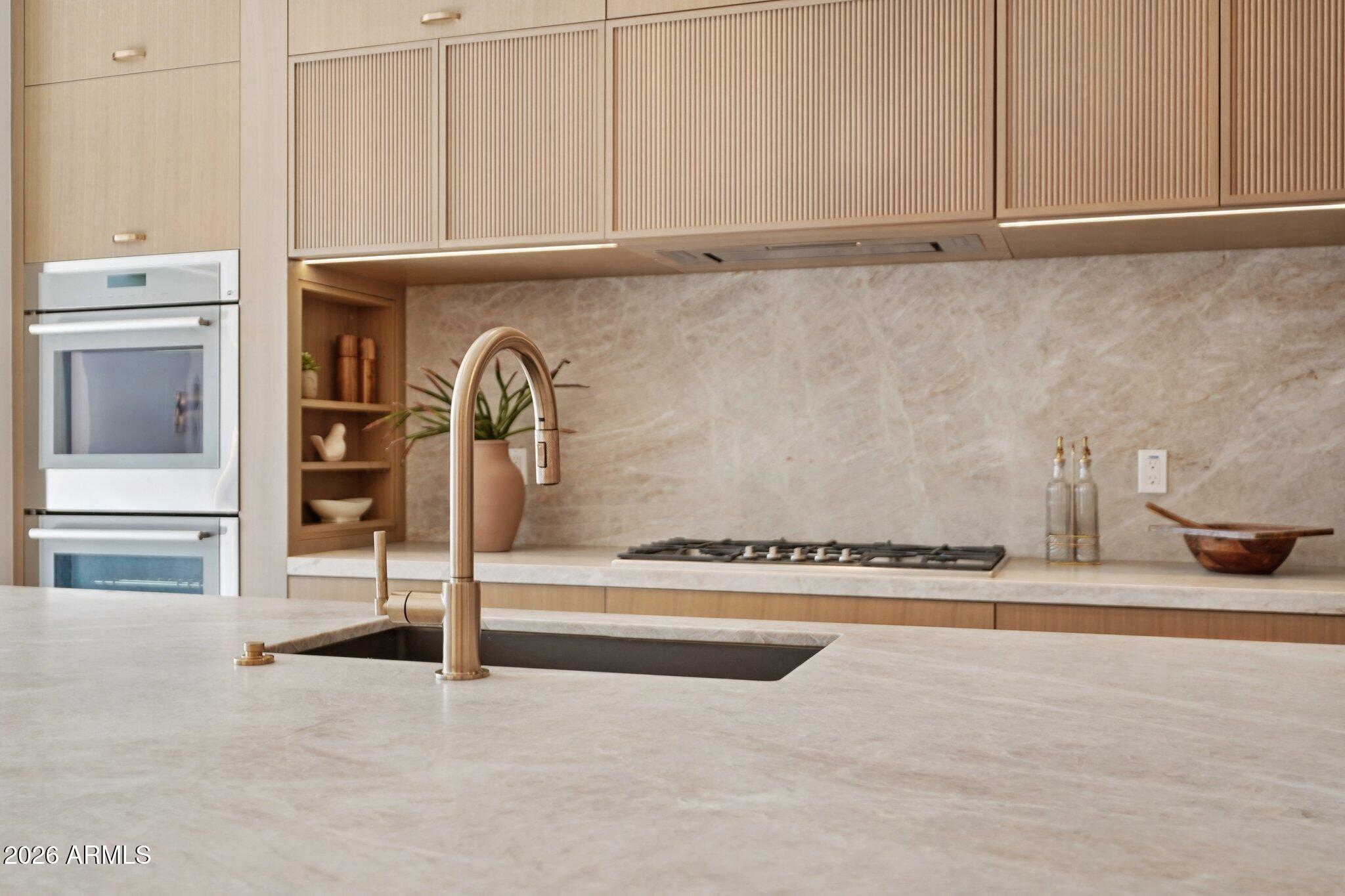 5761 N ECHO CANYON Circle