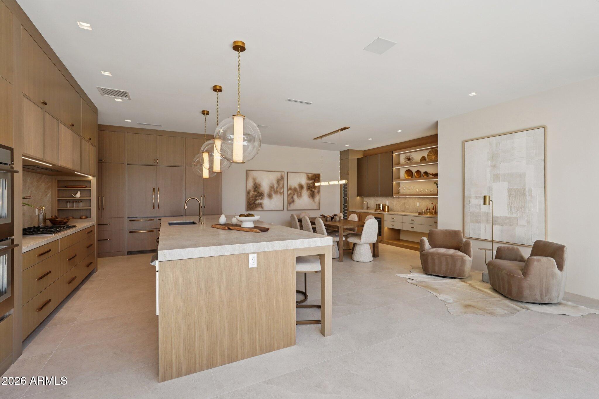 5761 N ECHO CANYON Circle