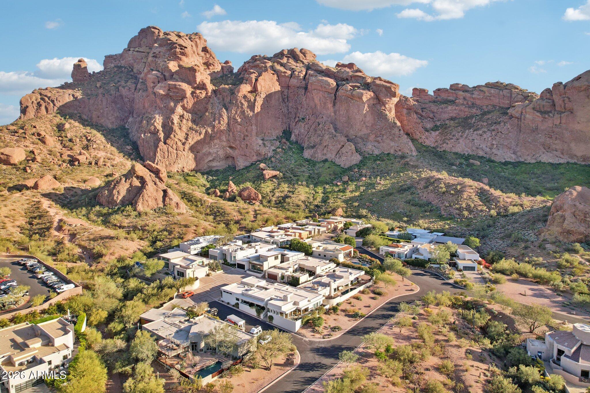 5761 N ECHO CANYON Circle