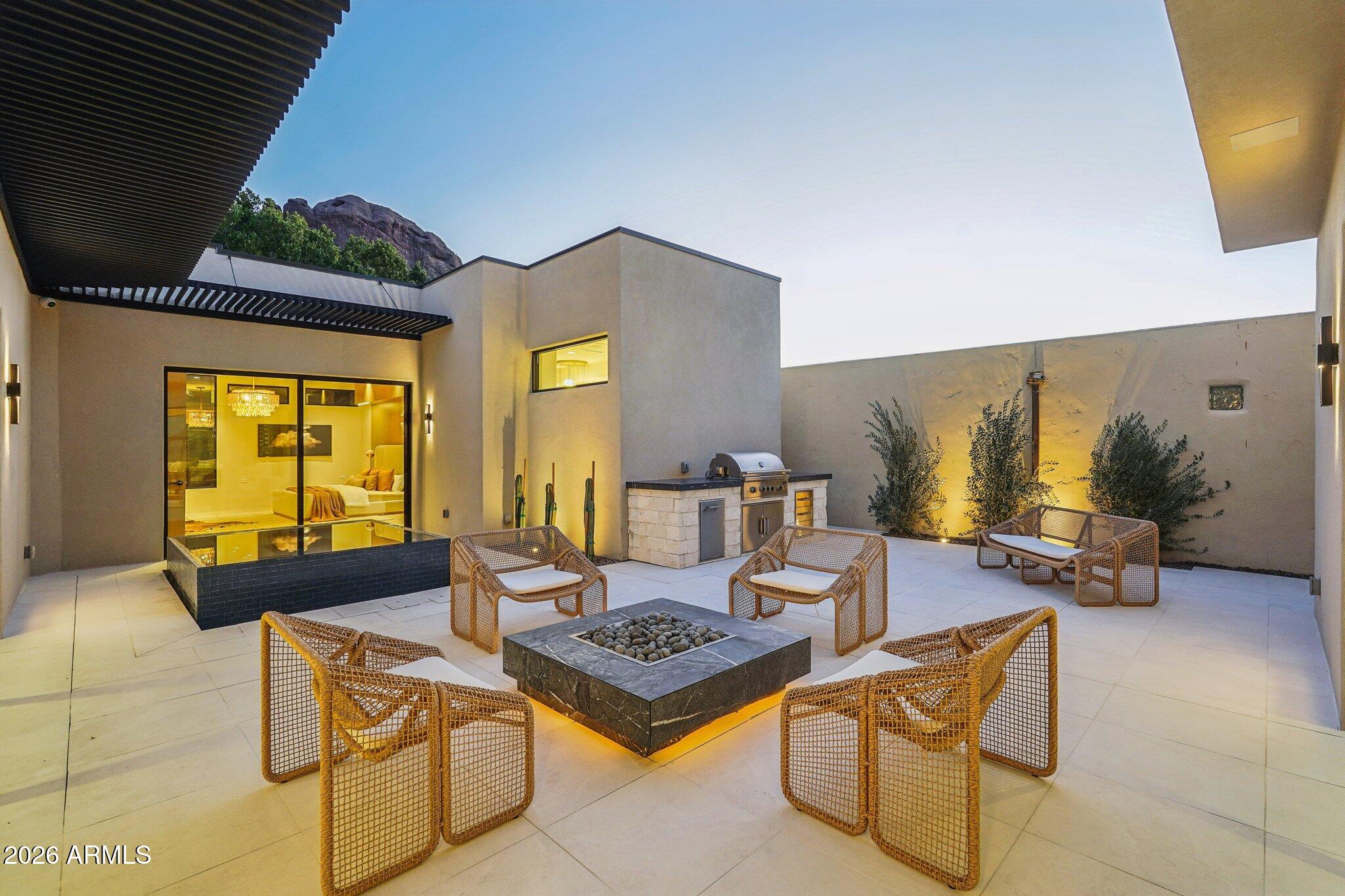 5761 N ECHO CANYON Circle