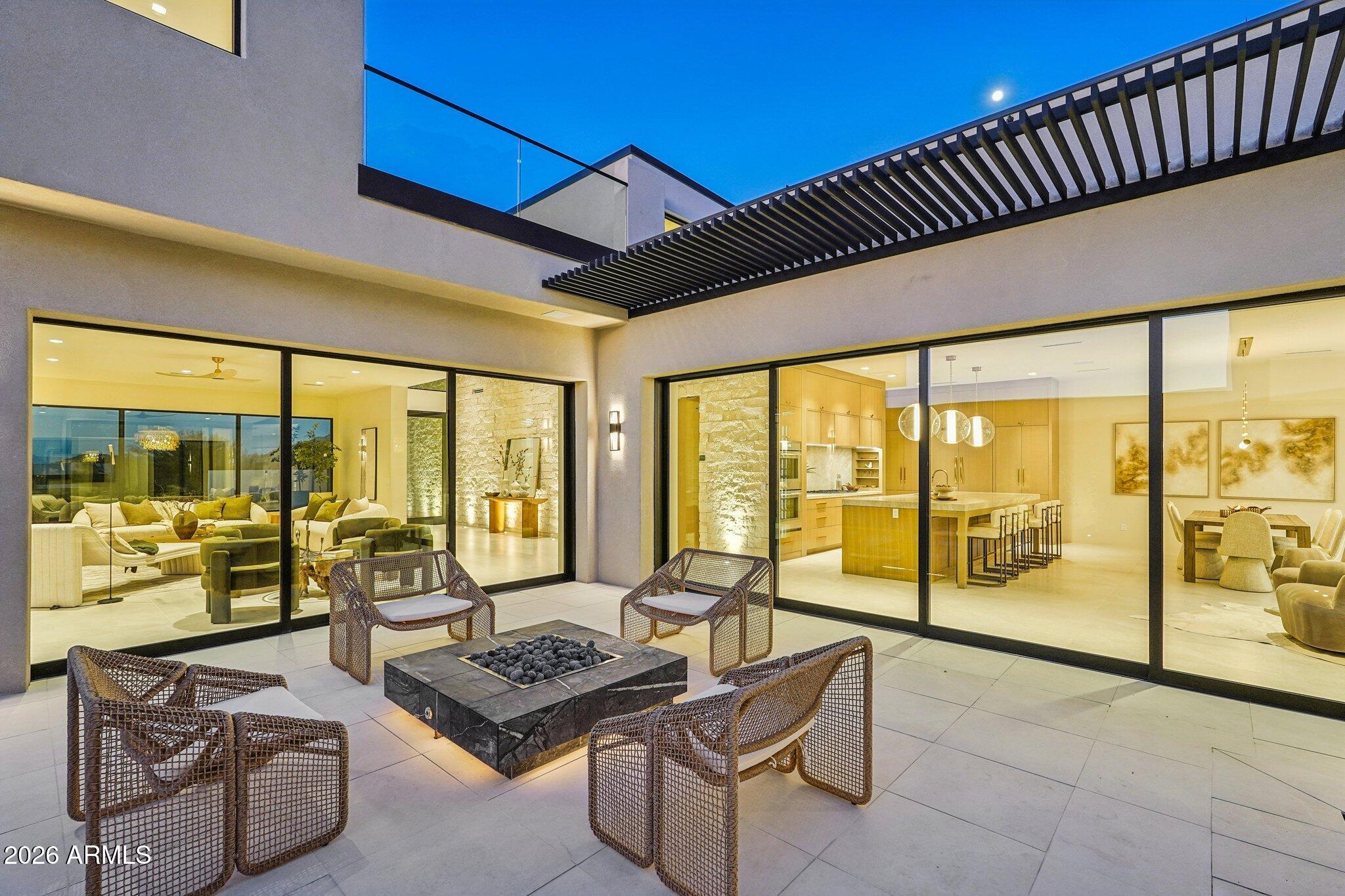 5761 N ECHO CANYON Circle