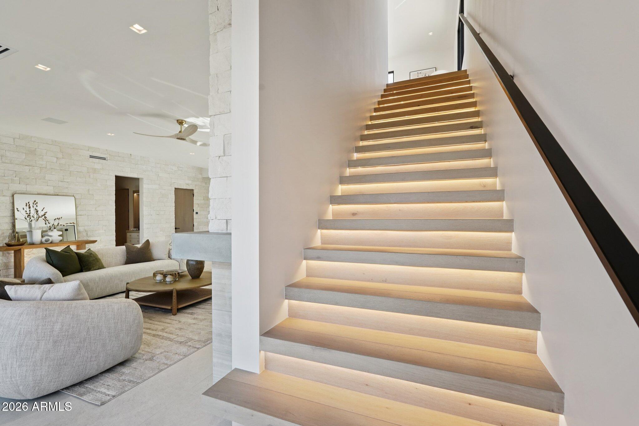 5761 N ECHO CANYON Circle