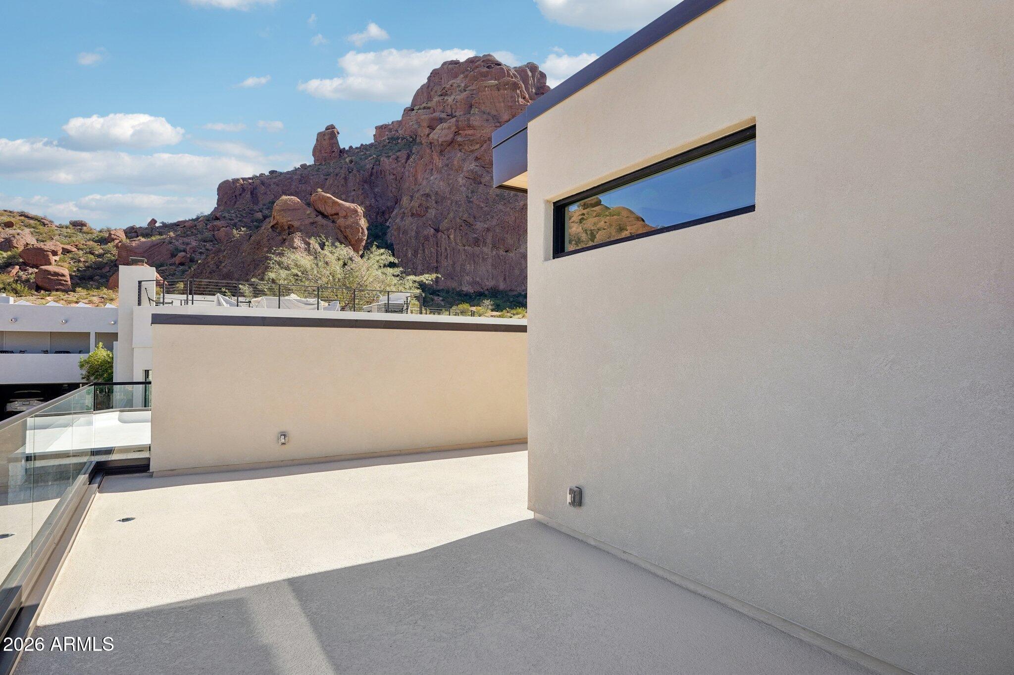 5761 N ECHO CANYON Circle