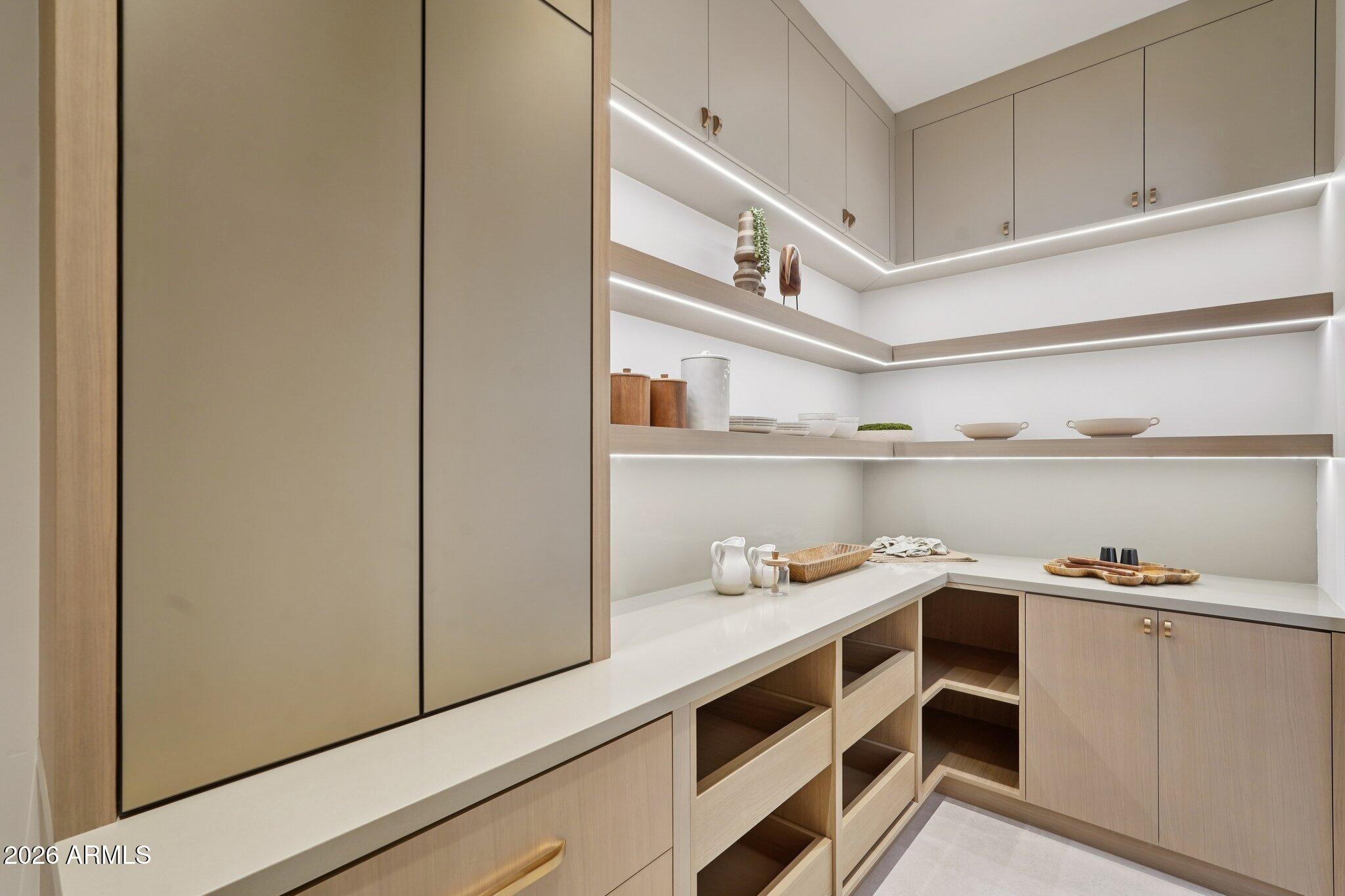 5761 N ECHO CANYON Circle