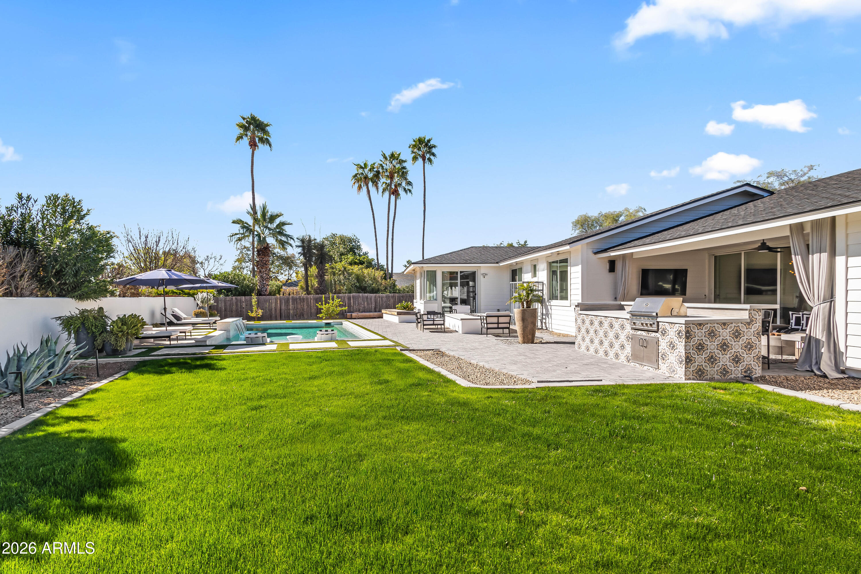 6919 E VISTA Drive