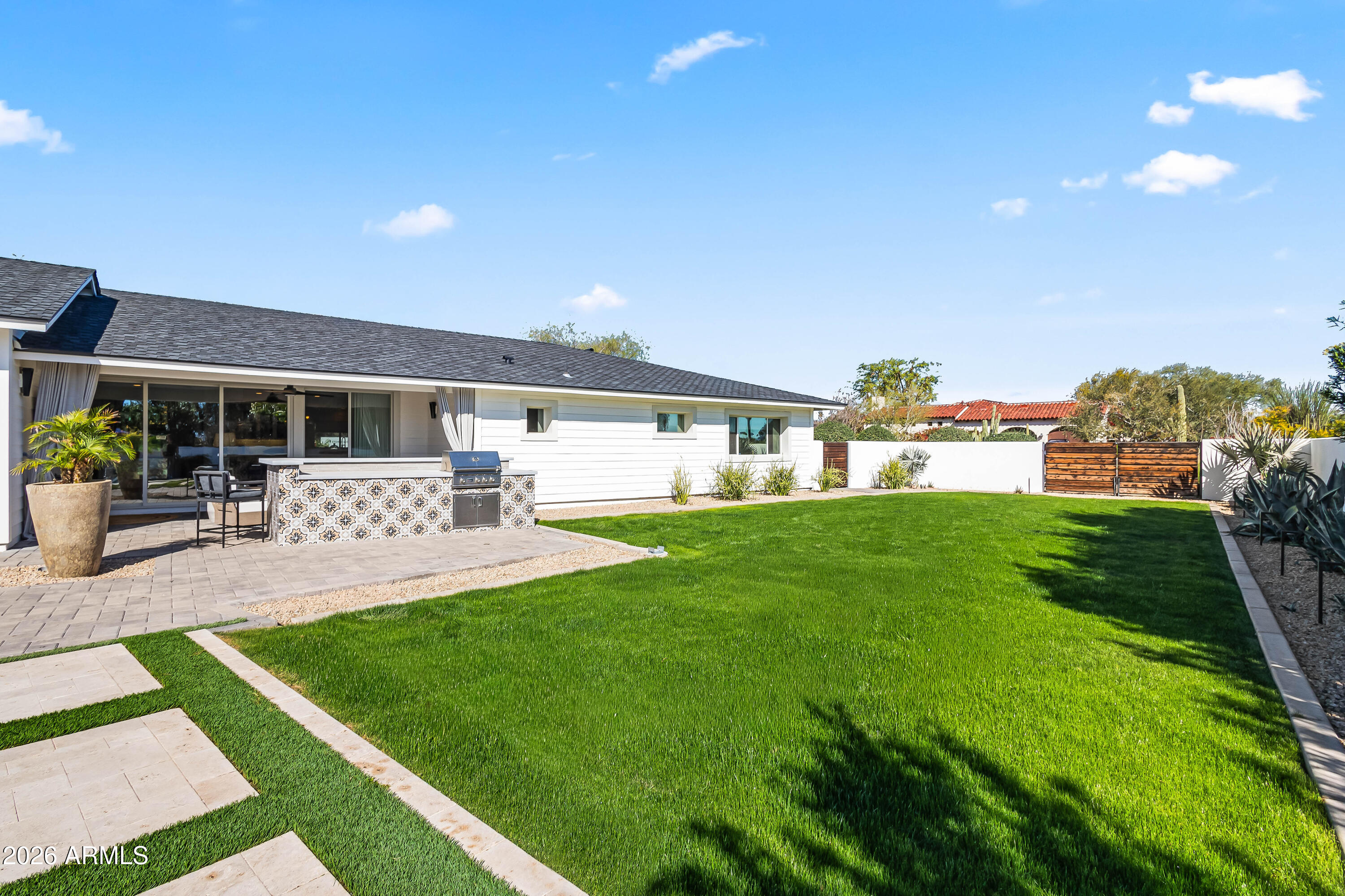 6919 E VISTA Drive