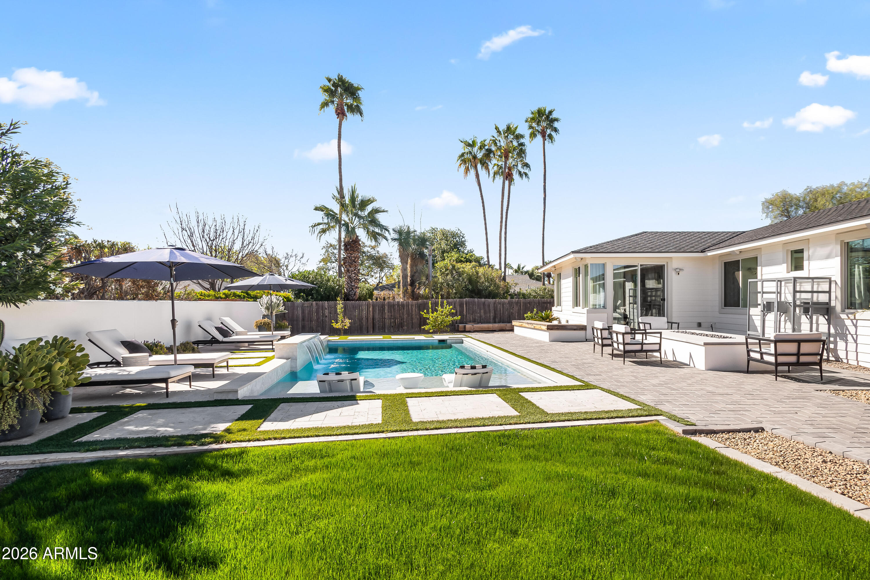 6919 E VISTA Drive