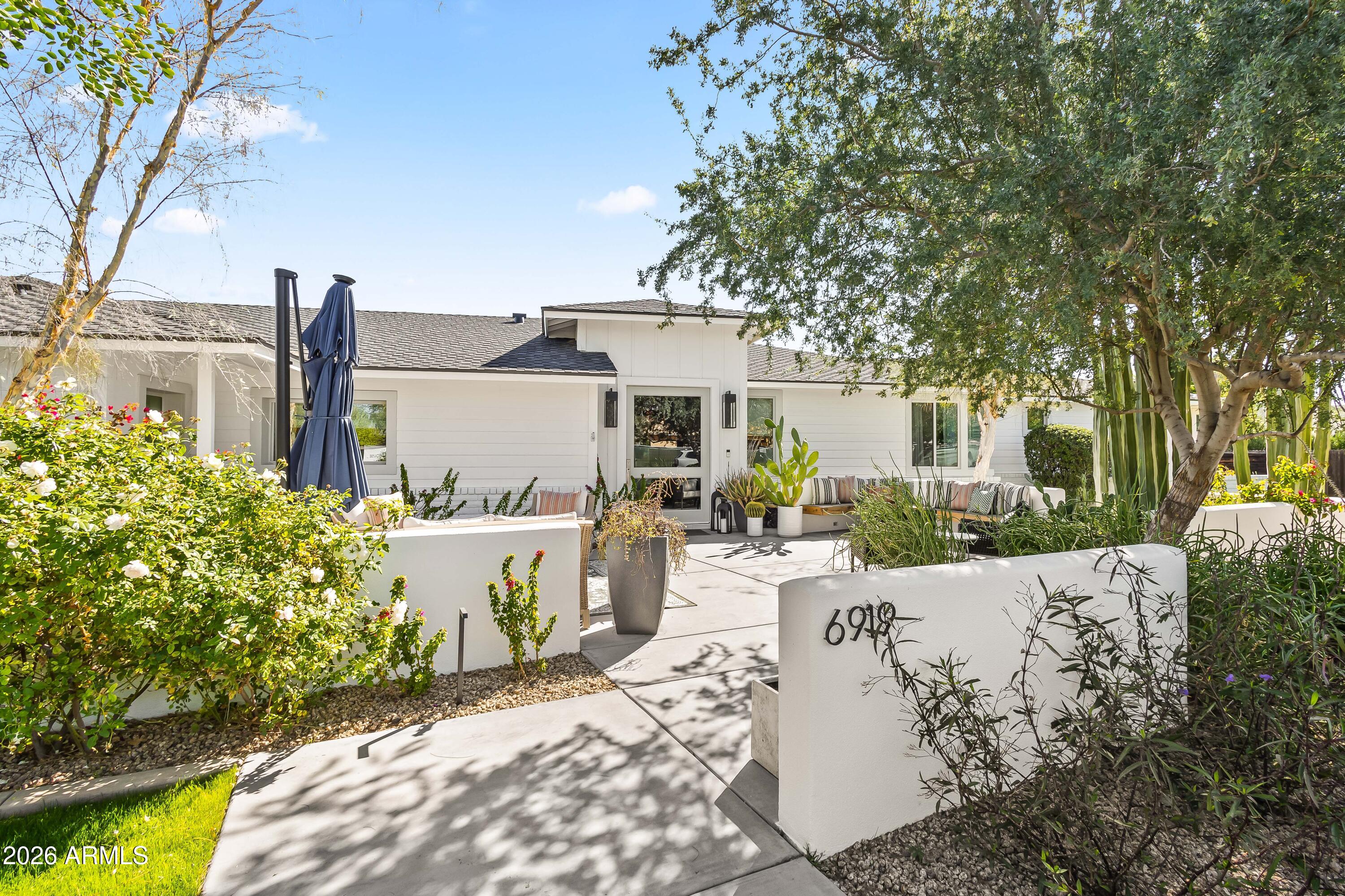 6919 E VISTA Drive