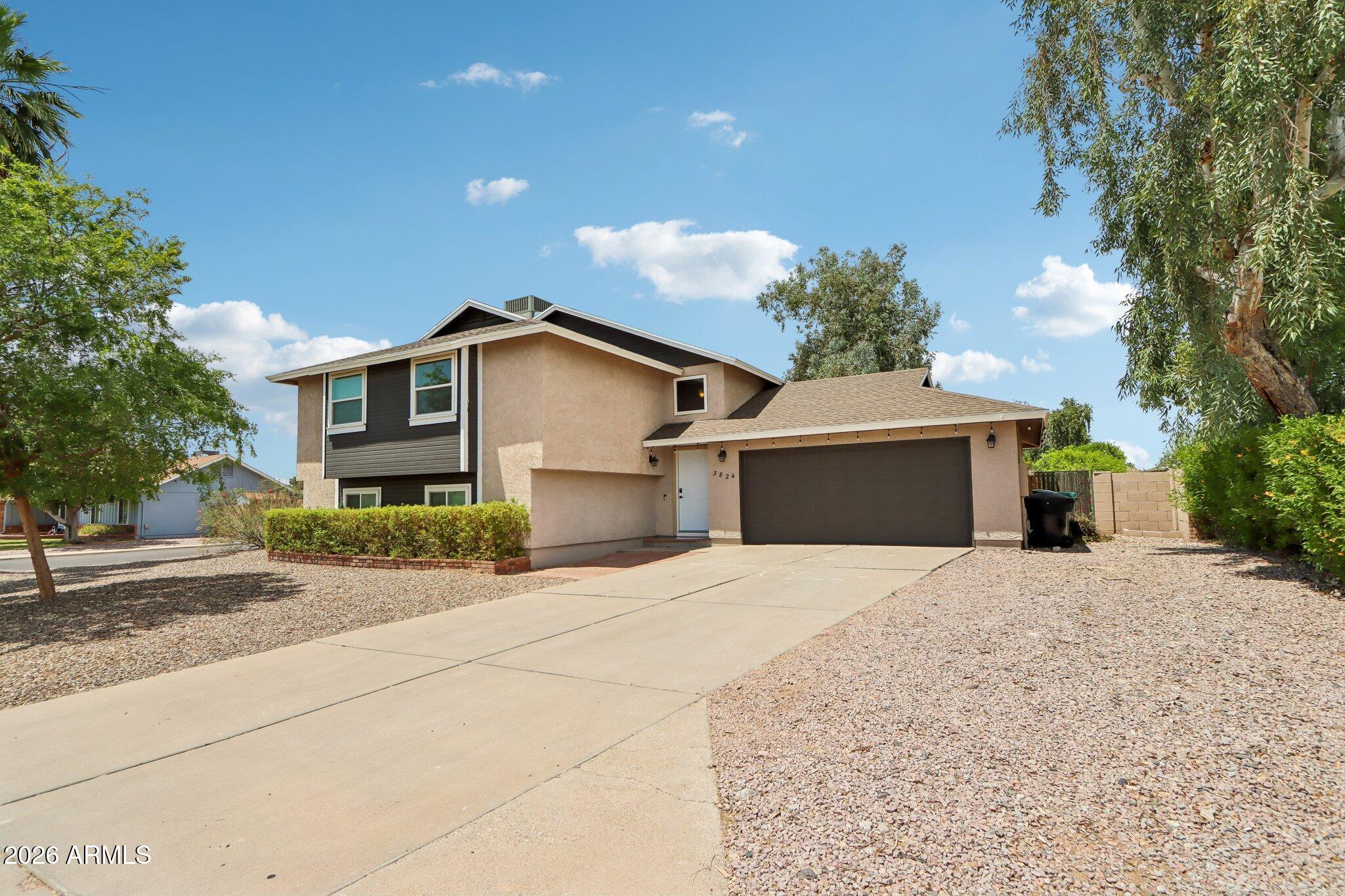 3824 E PUEBLO Avenue