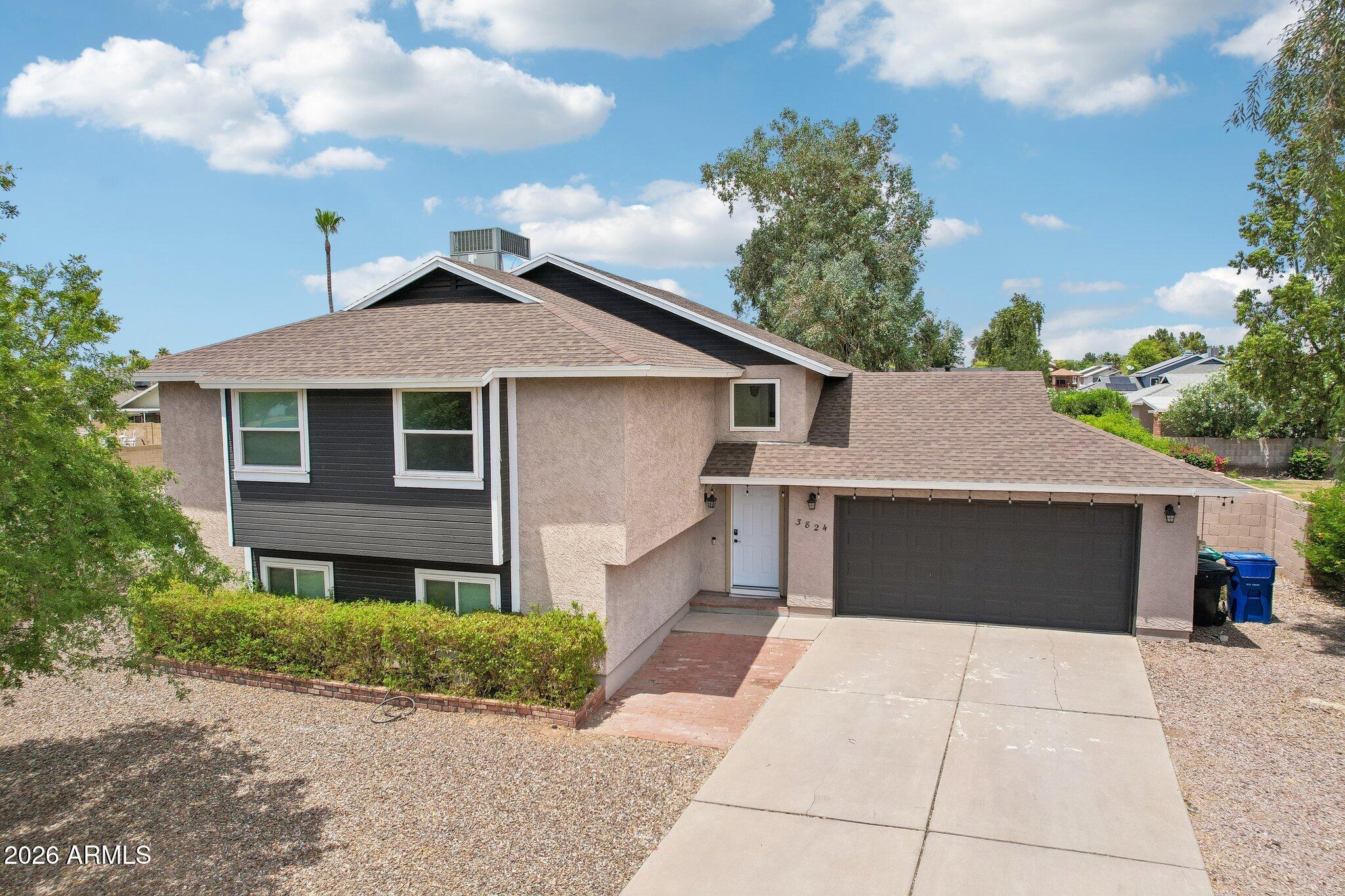 3824 E PUEBLO Avenue