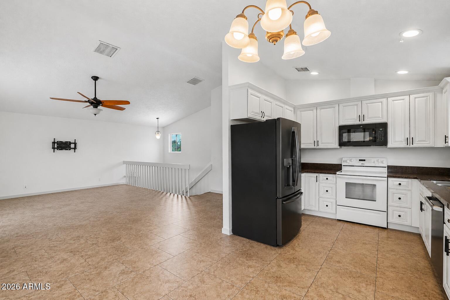 3824 E PUEBLO Avenue