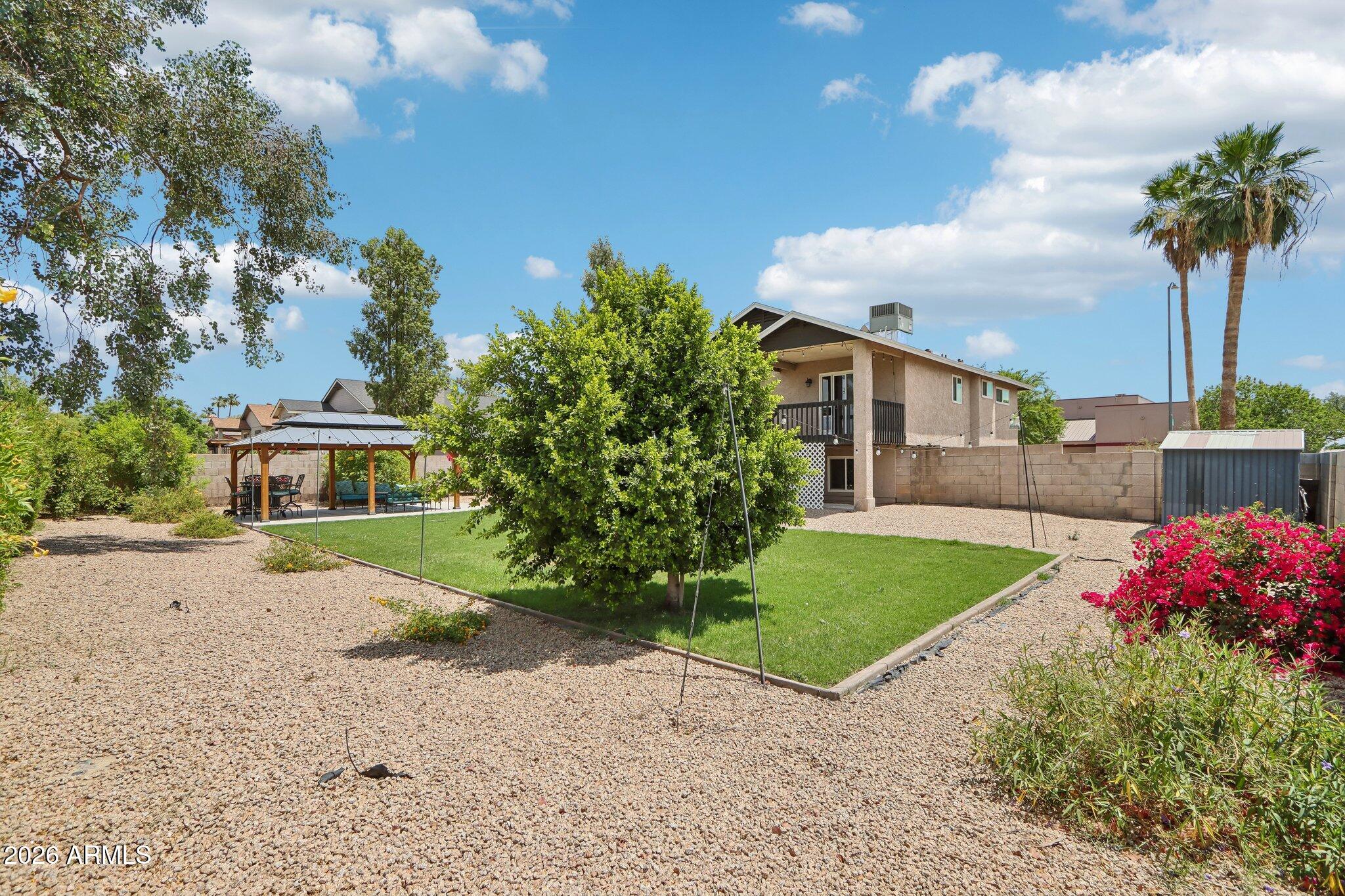 3824 E PUEBLO Avenue
