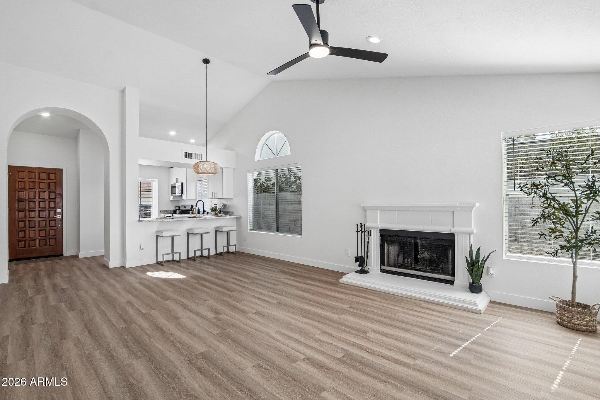 1029 E ANNETTE Drive