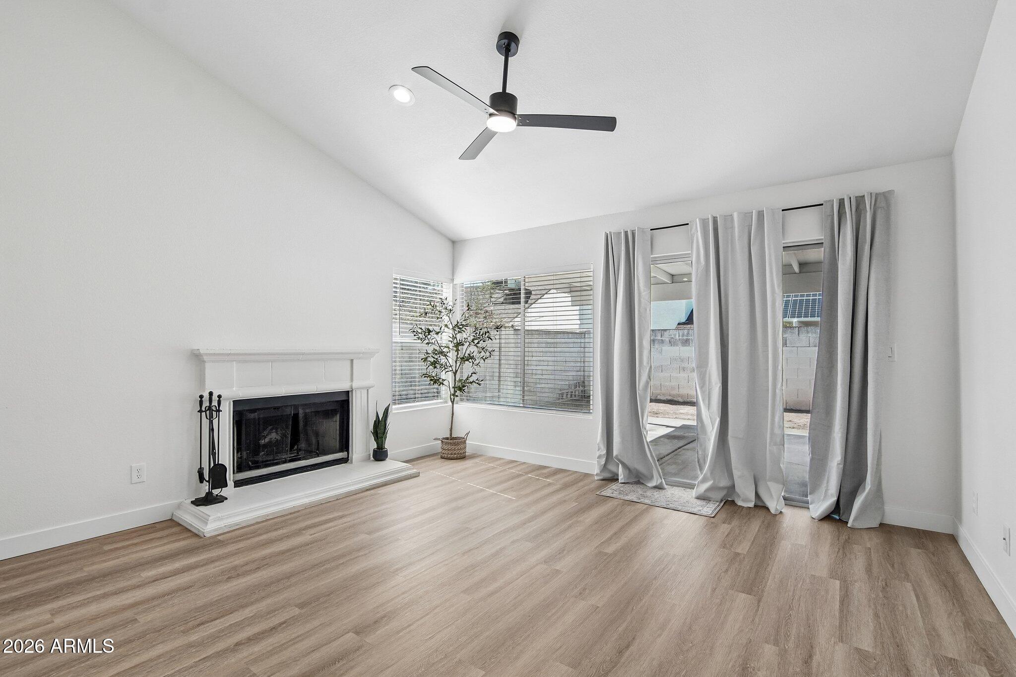 1029 E ANNETTE Drive