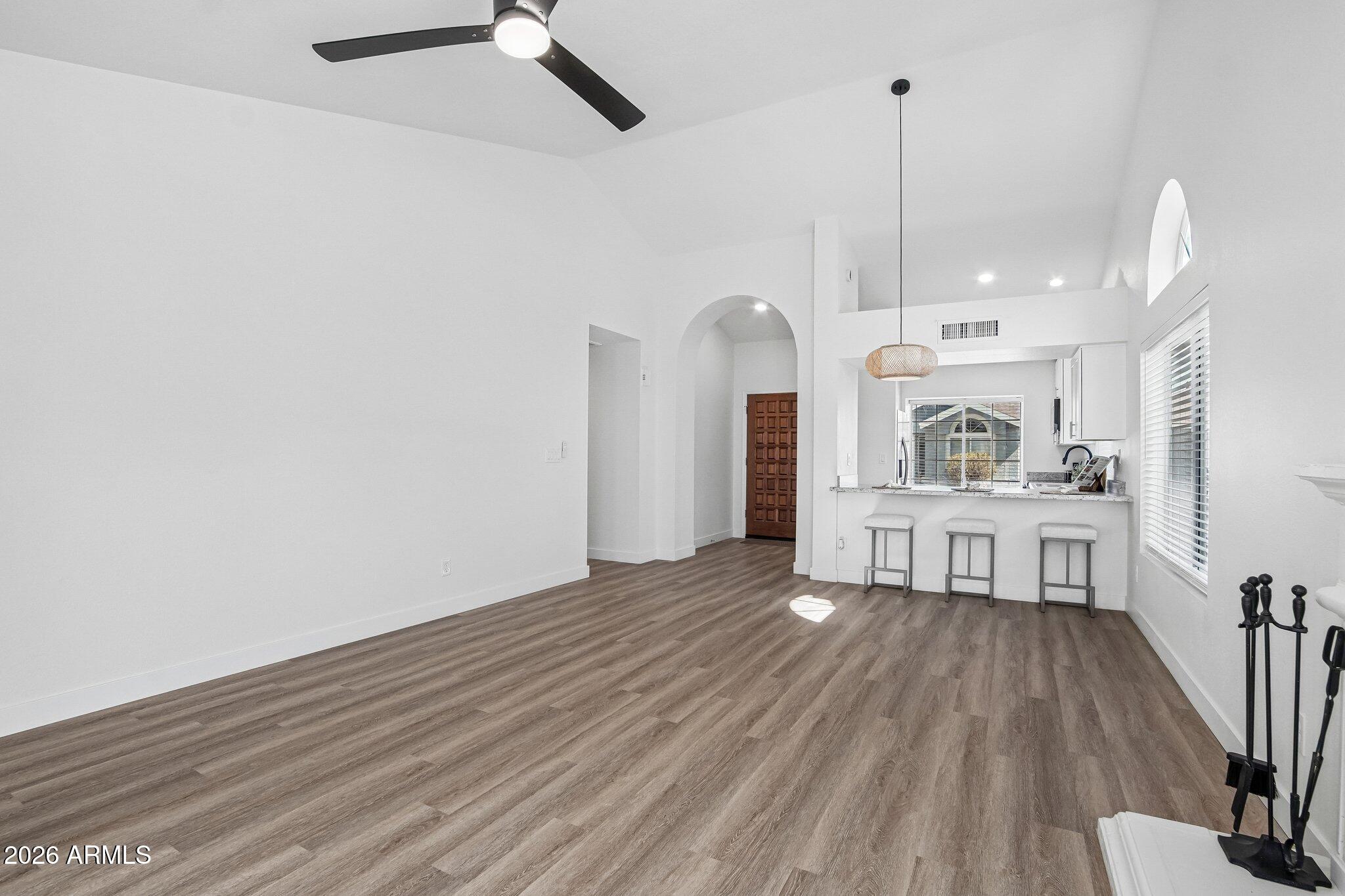 1029 E ANNETTE Drive