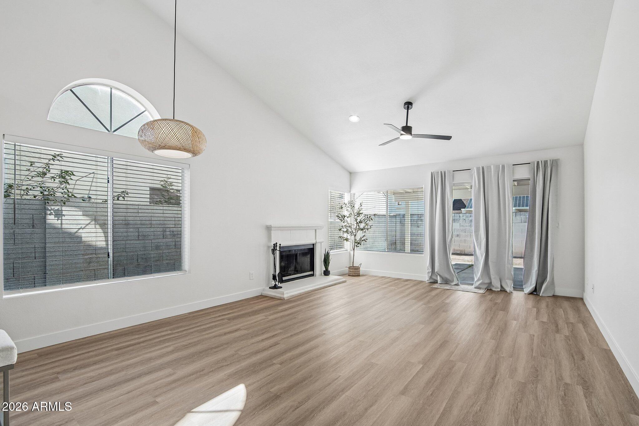 1029 E ANNETTE Drive