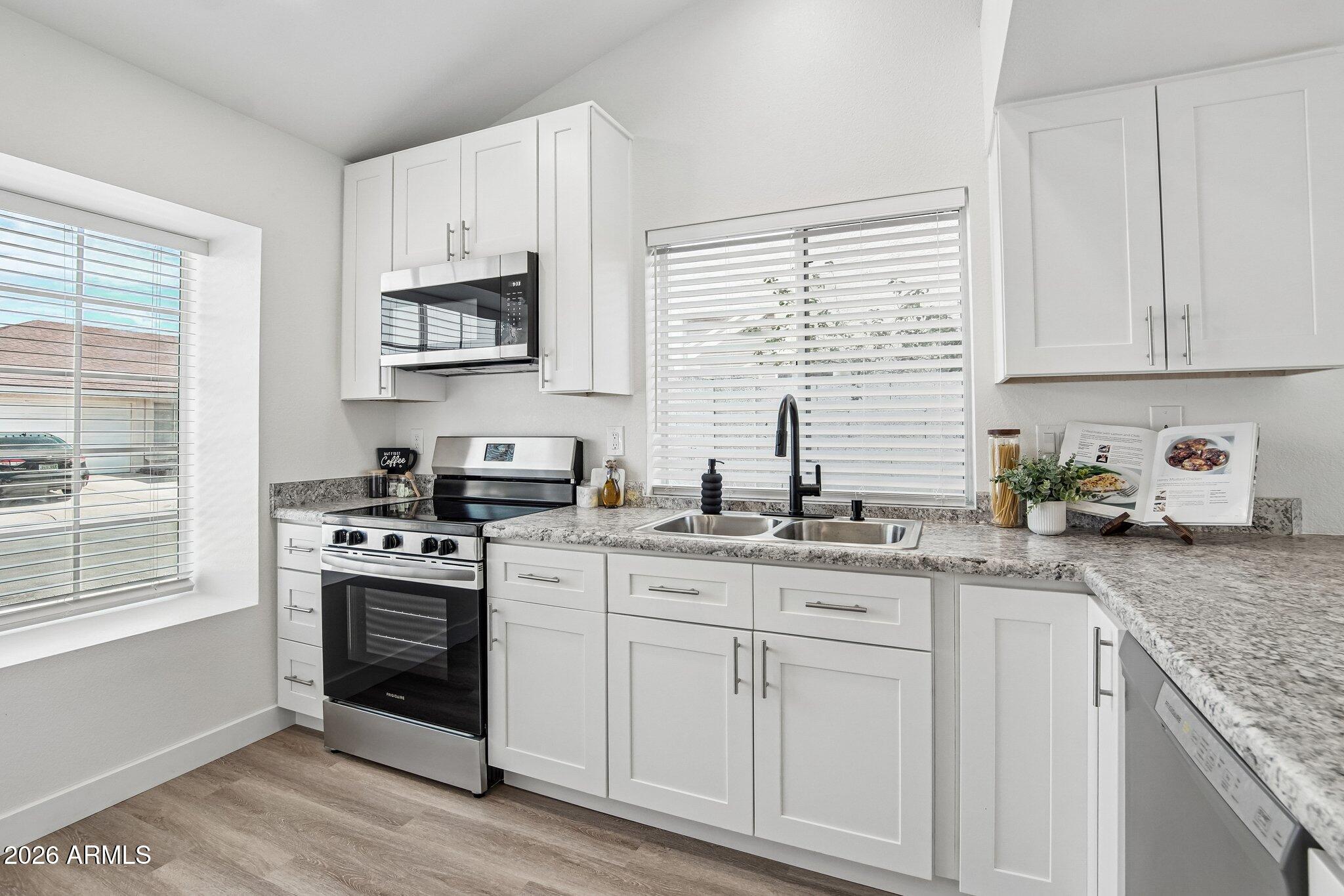 1029 E ANNETTE Drive