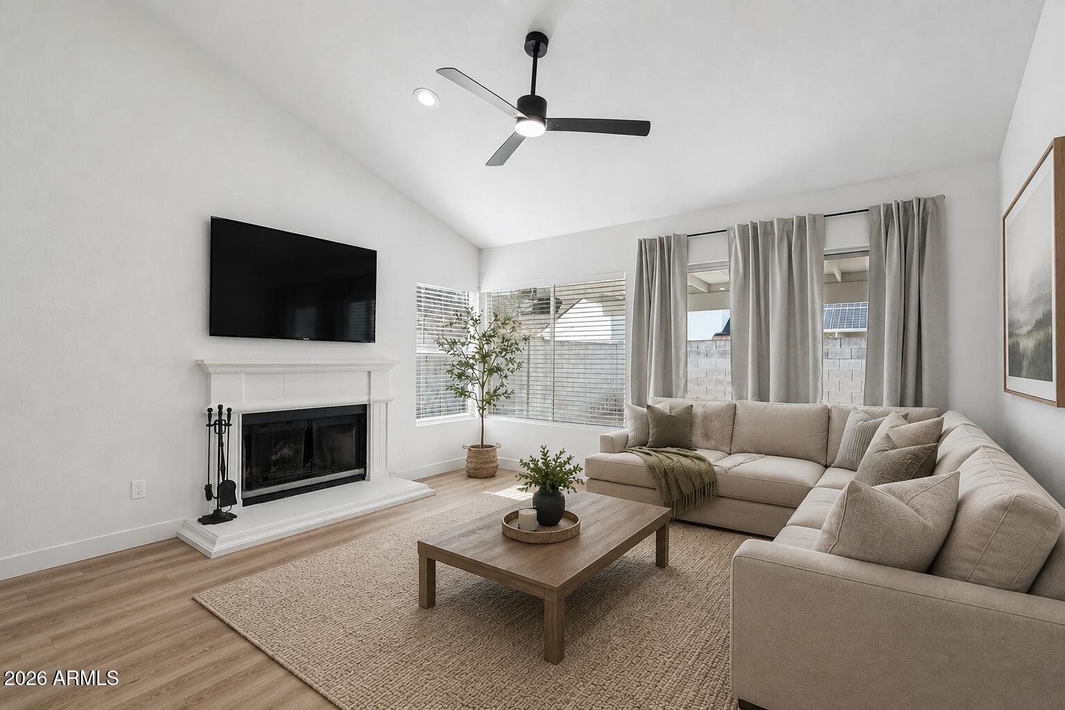 1029 E ANNETTE Drive