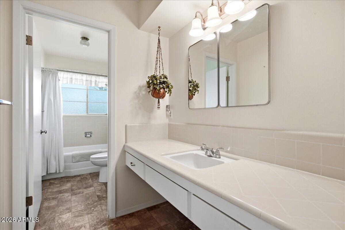 2527 N 69TH Street