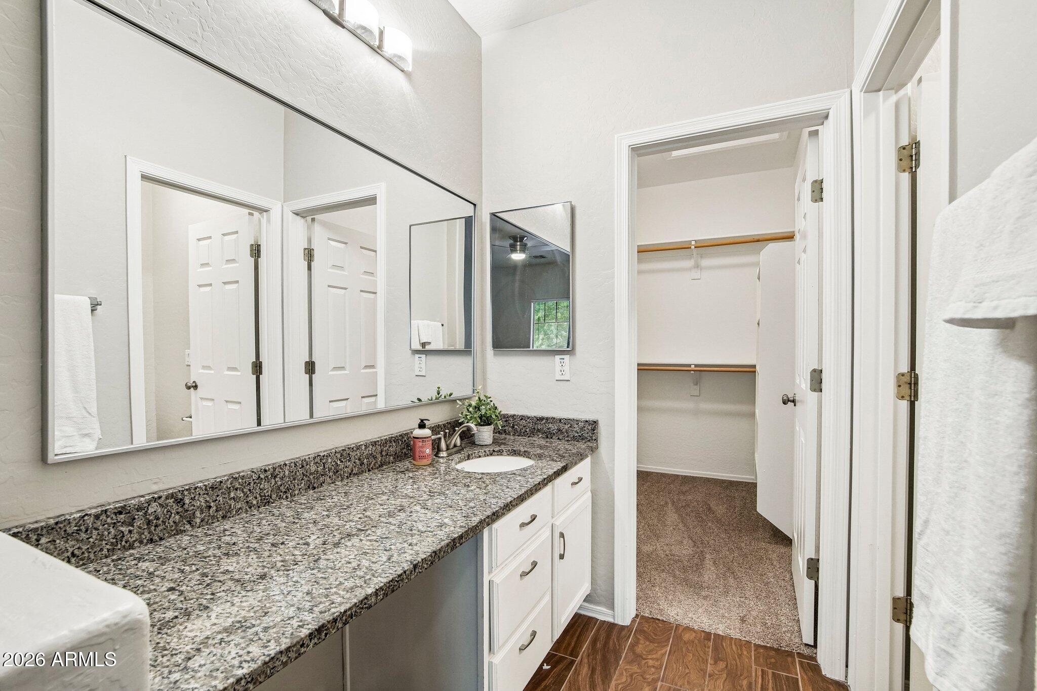 525 N MILLER Road 242