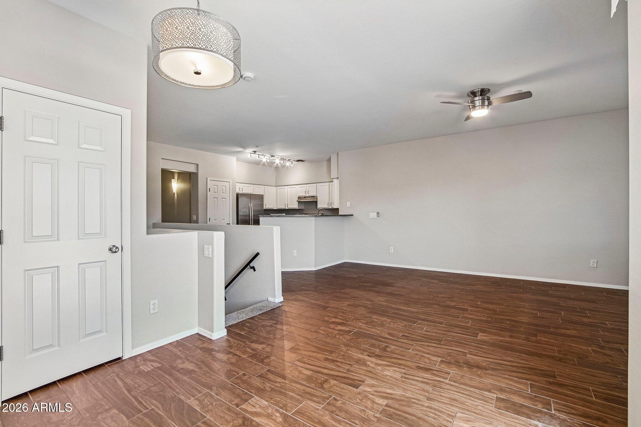 525 N MILLER Road 242