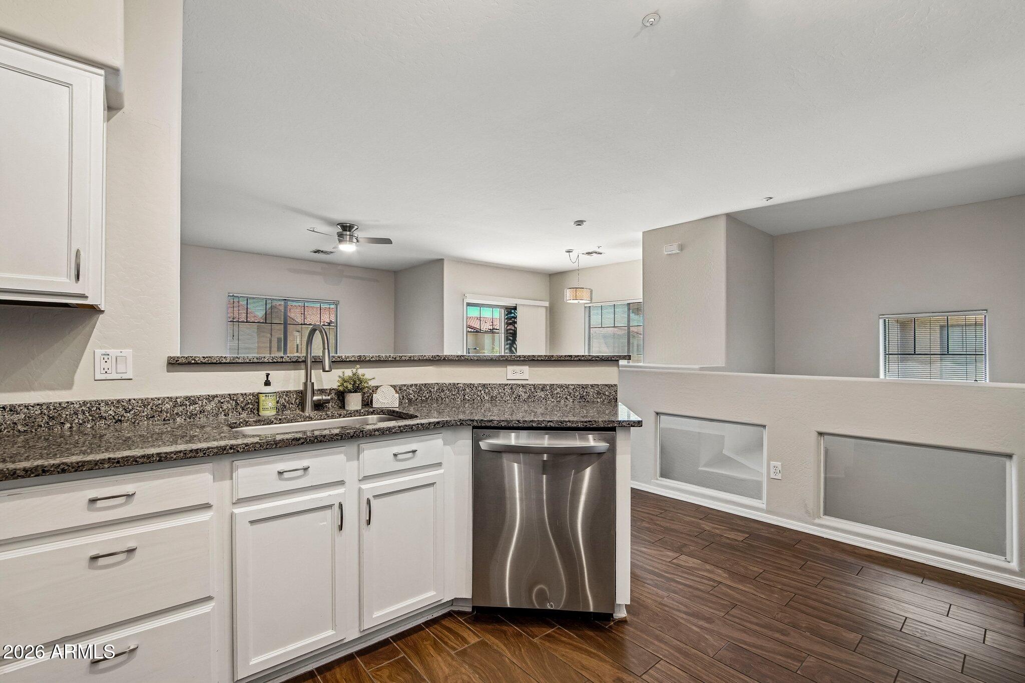 525 N MILLER Road 242