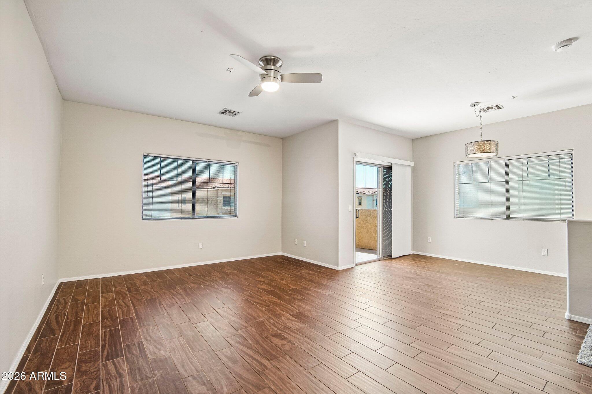 525 N MILLER Road 242