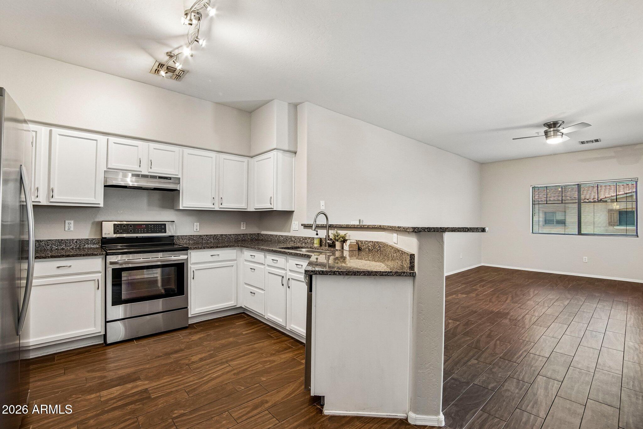 525 N MILLER Road 242