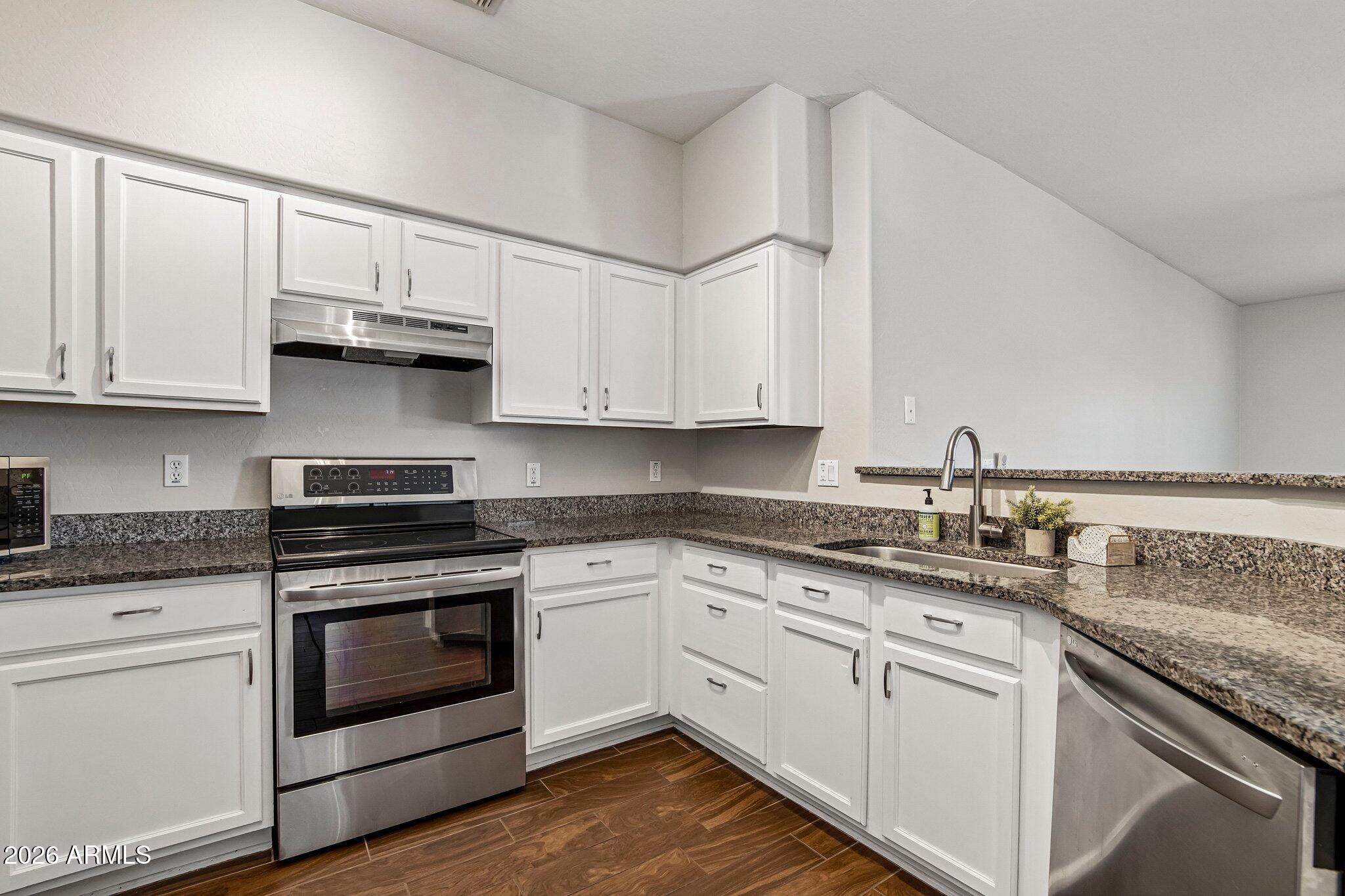 525 N MILLER Road 242