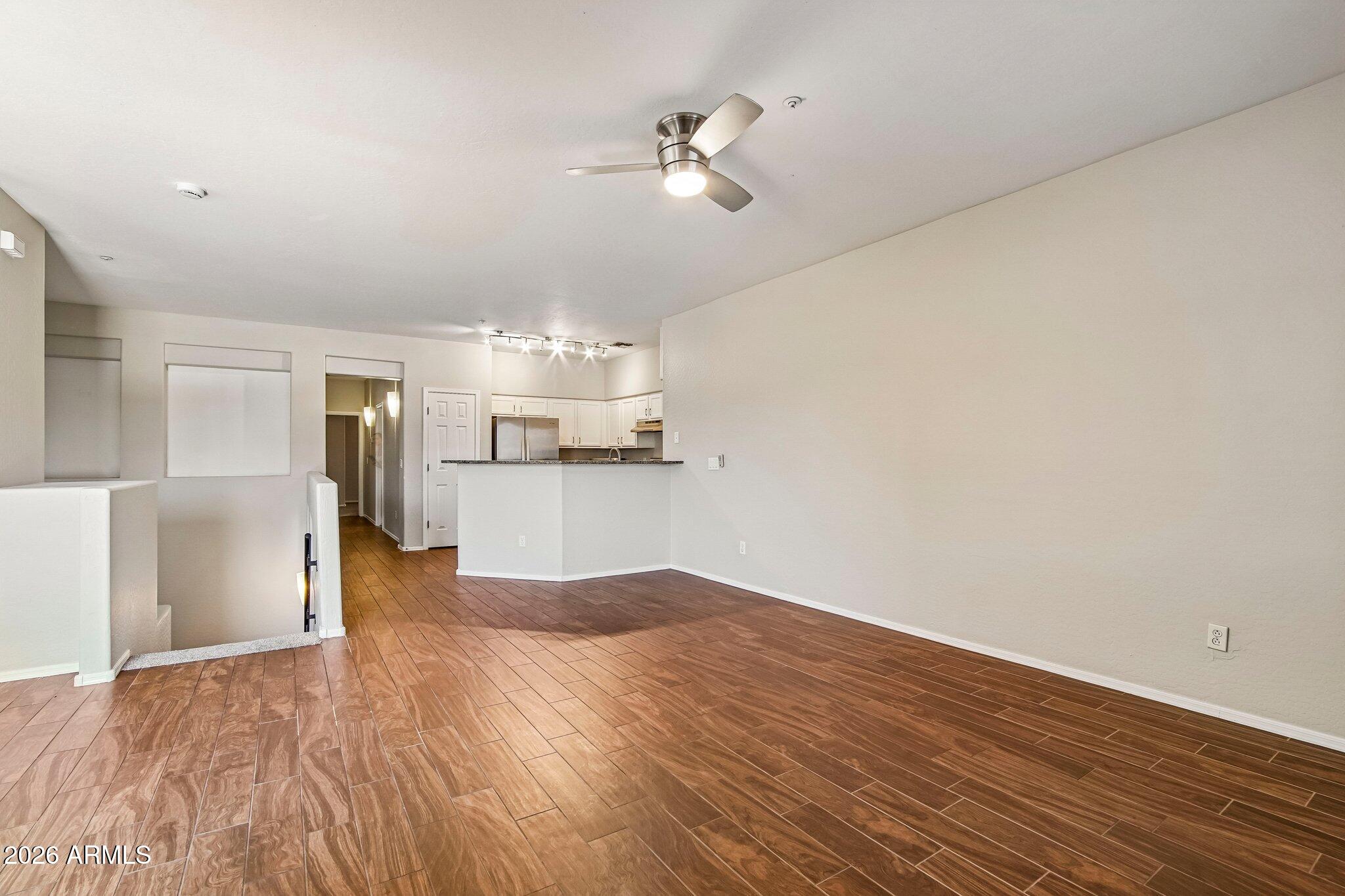 525 N MILLER Road 242