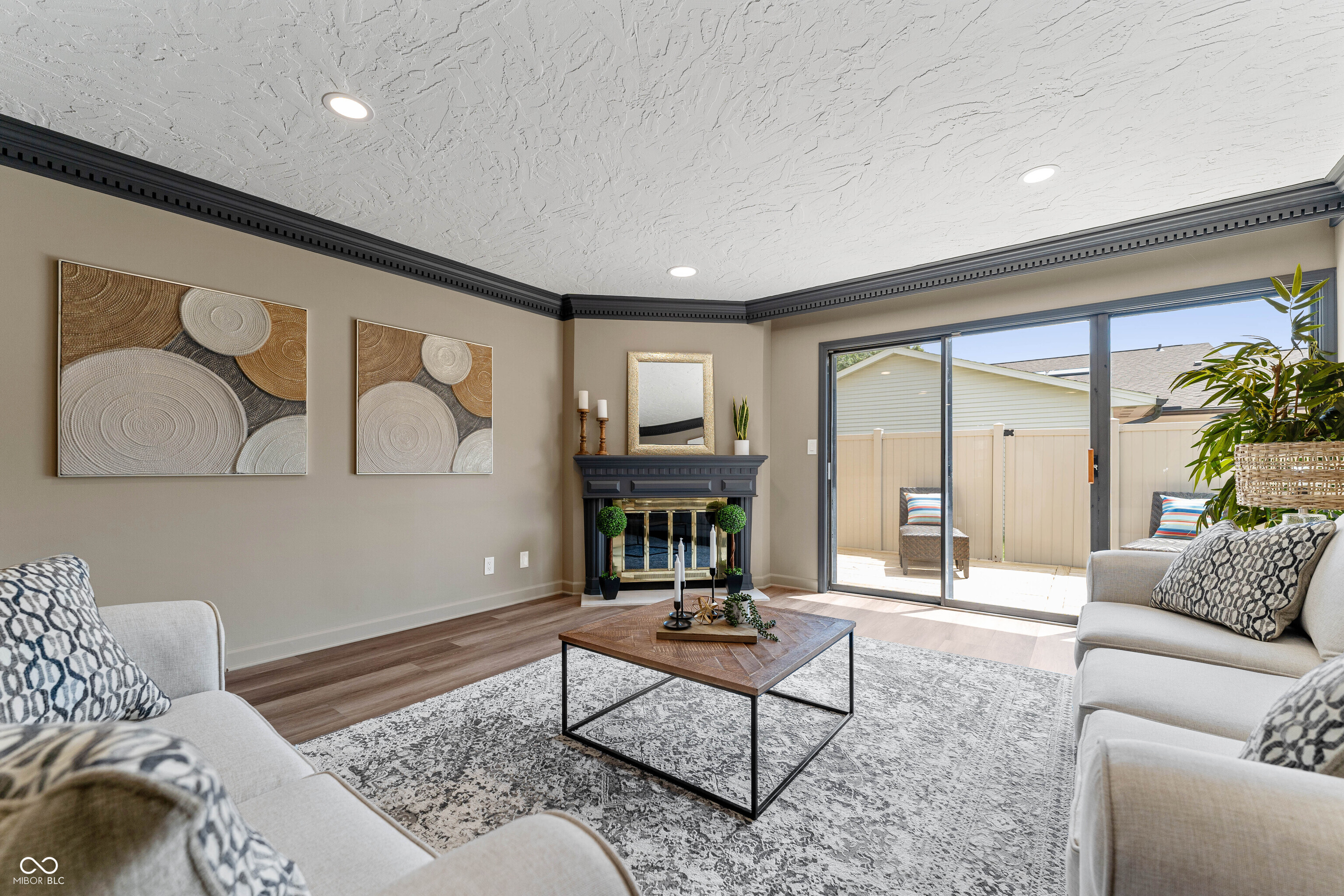 1047 Carters Grove
