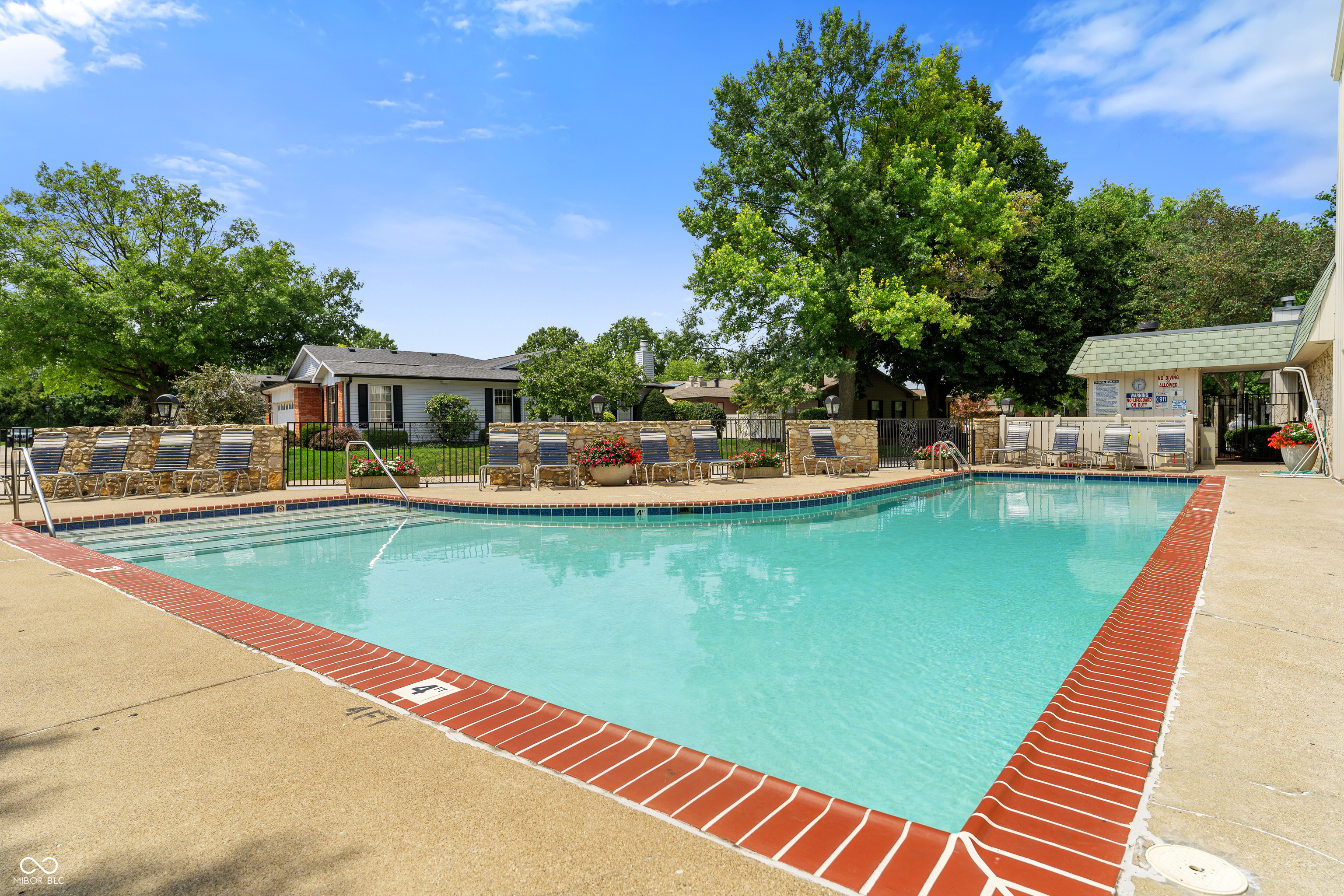 1047 Carters Grove