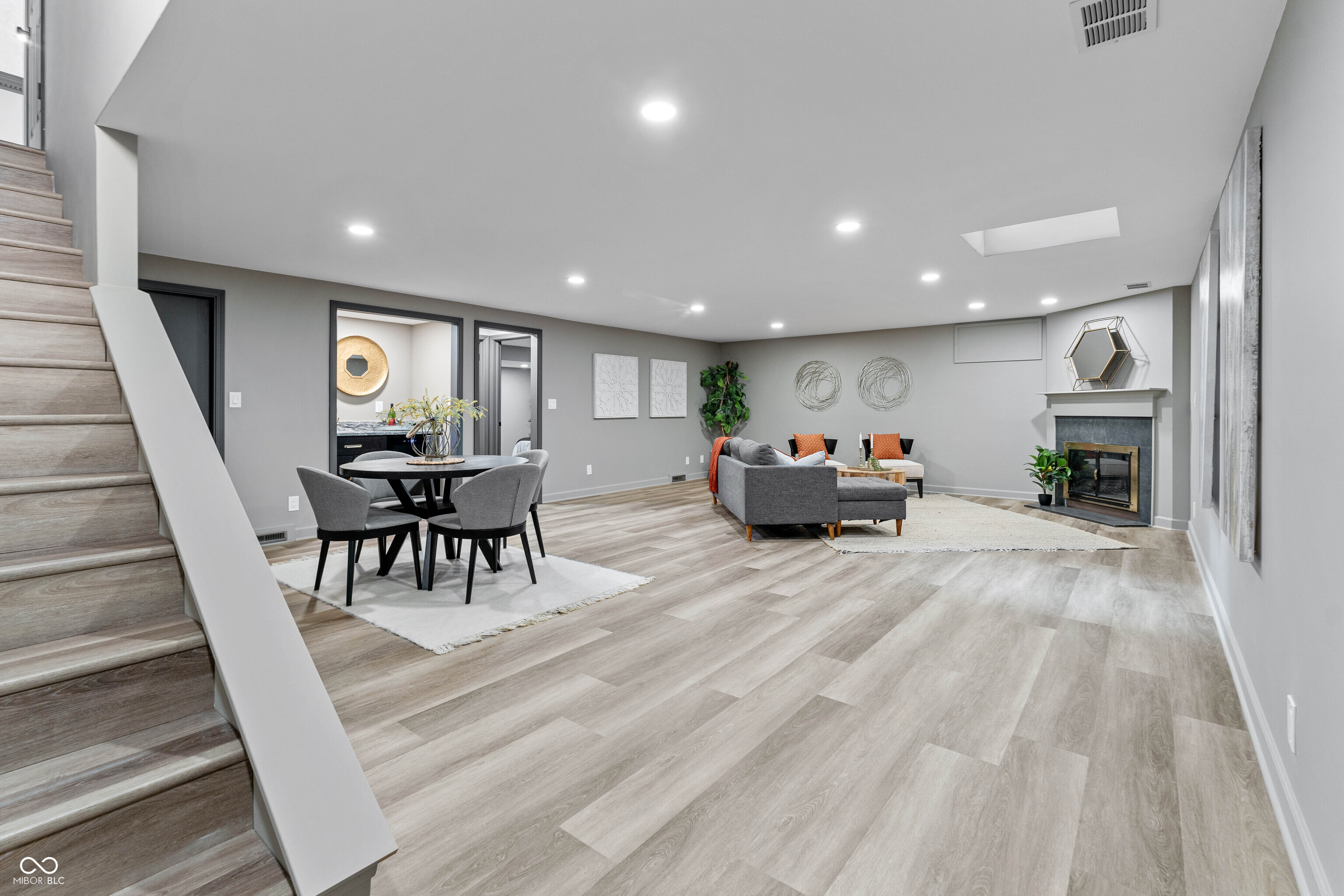 1047 Carters Grove
