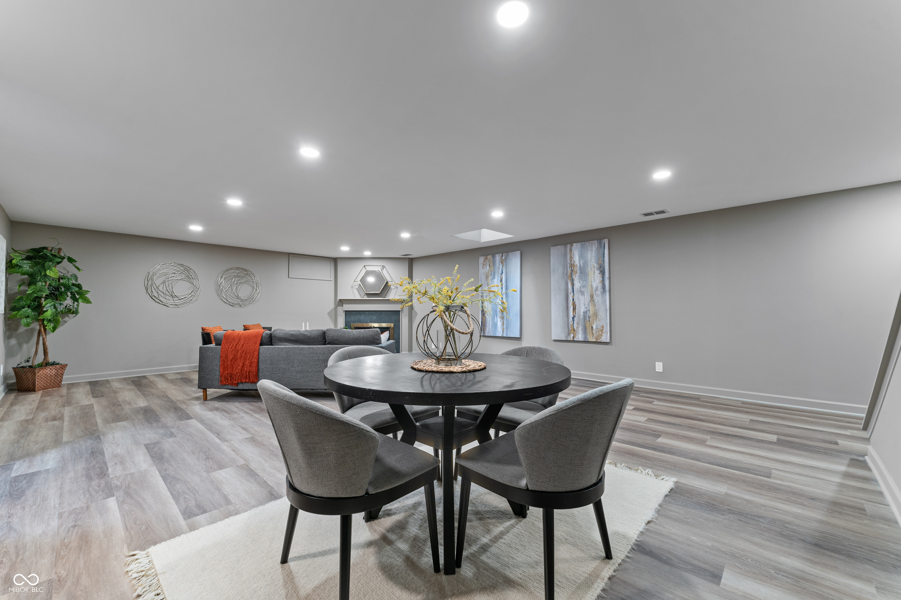 1047 Carters Grove