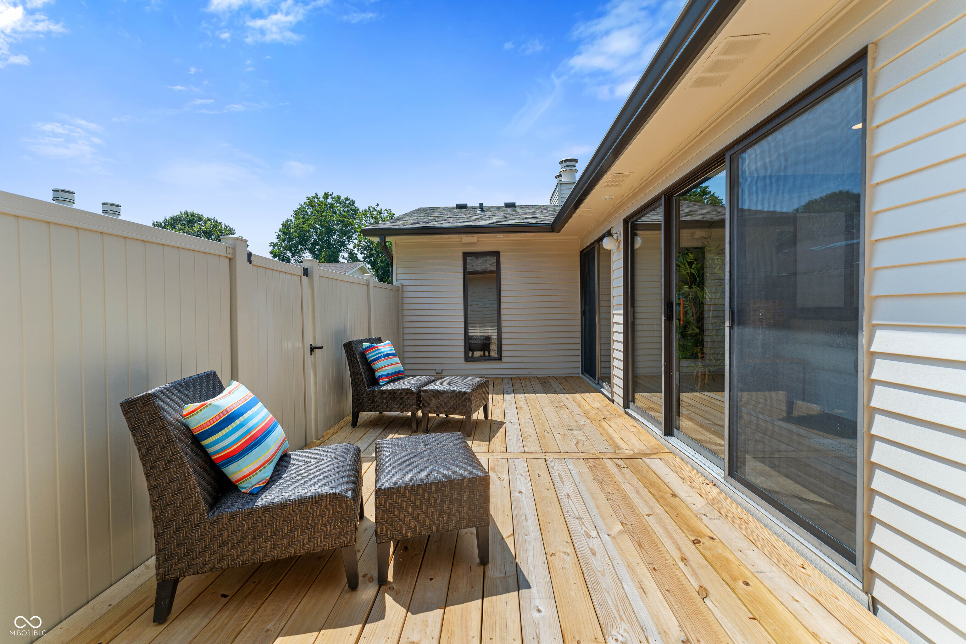 1047 Carters Grove