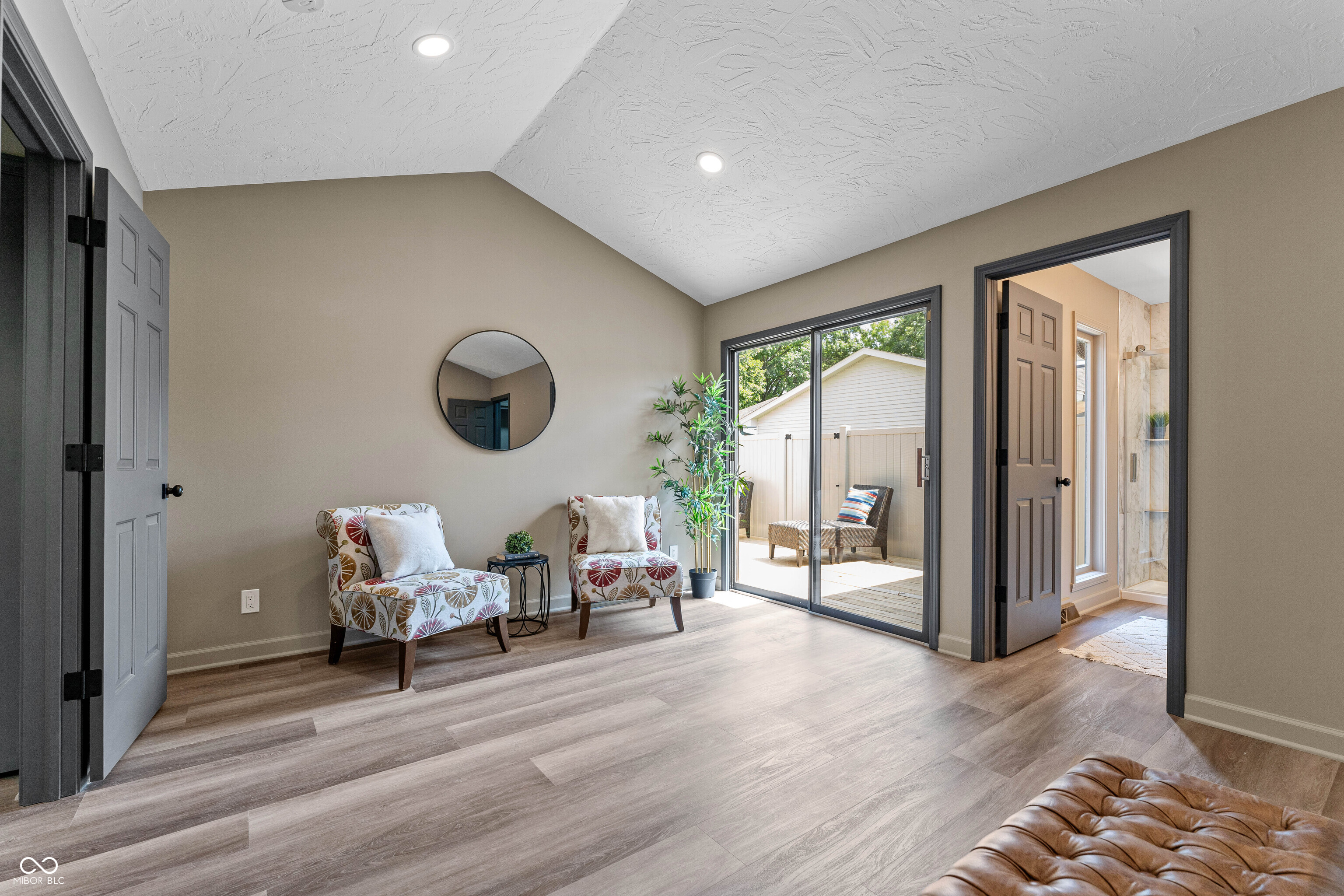1047 Carters Grove
