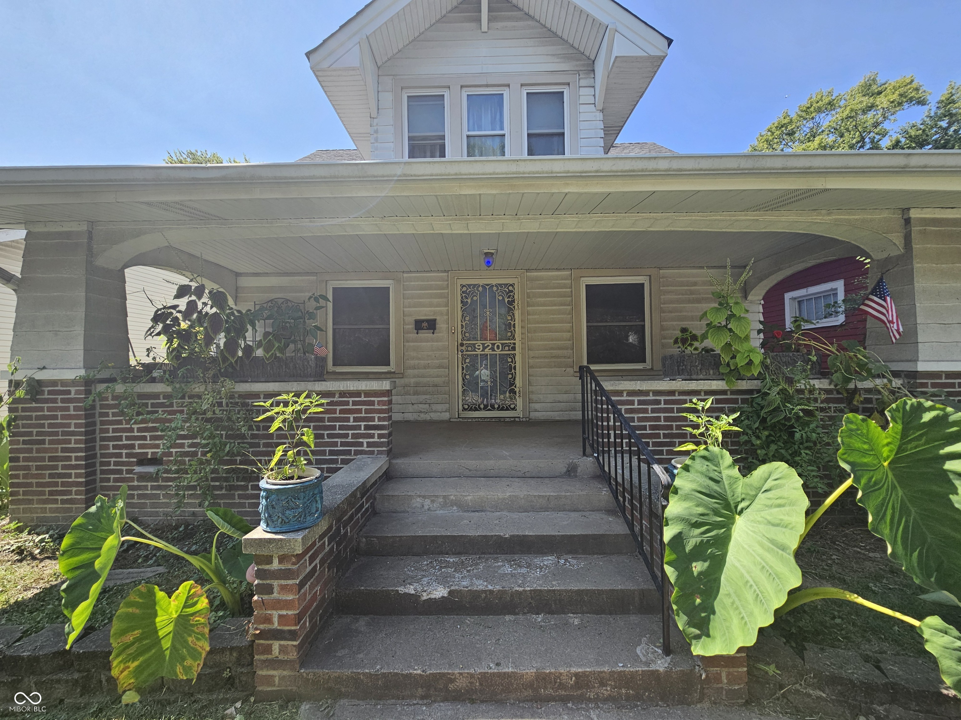 920 N Chester Avenue