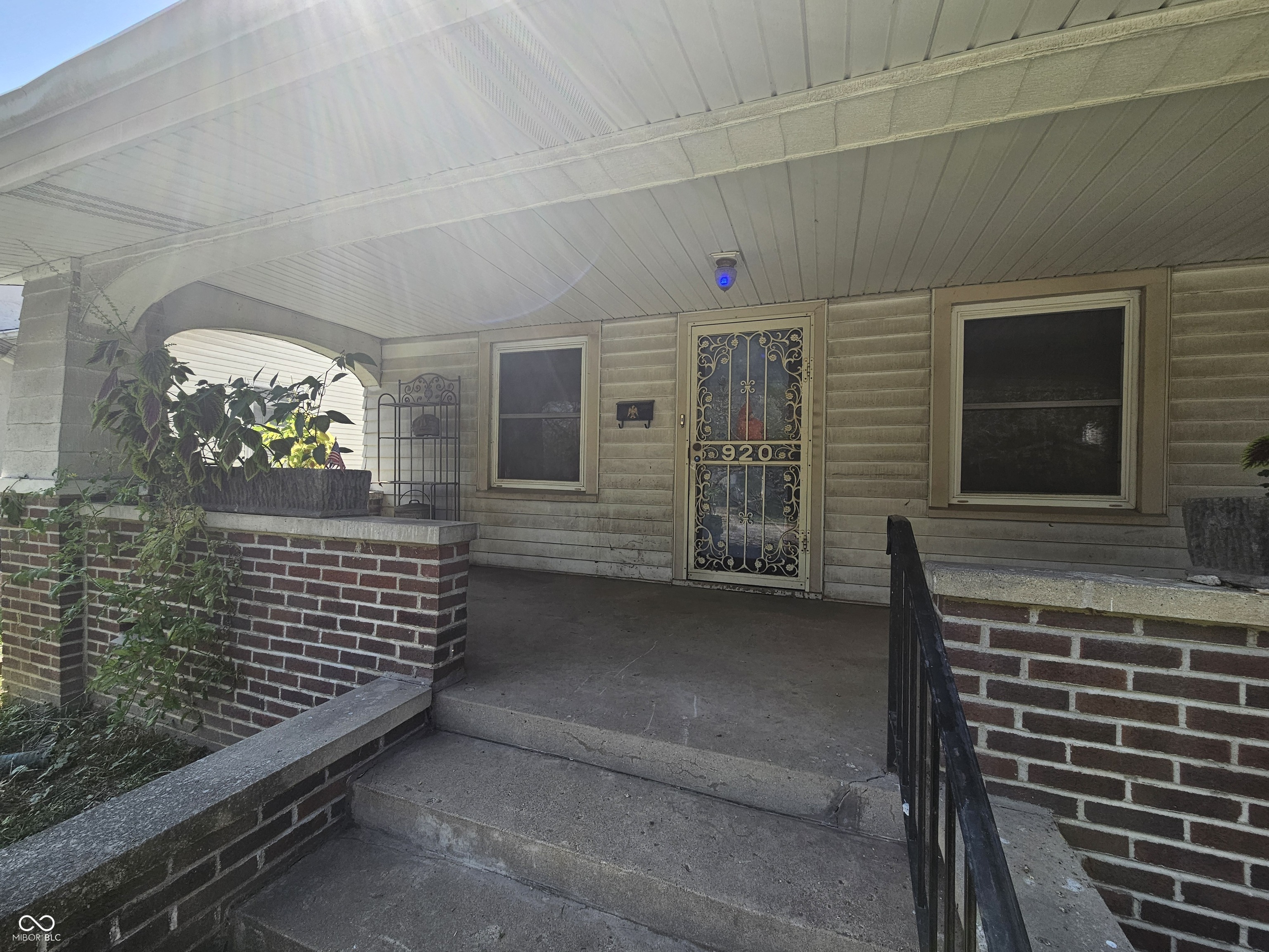 920 N Chester Avenue