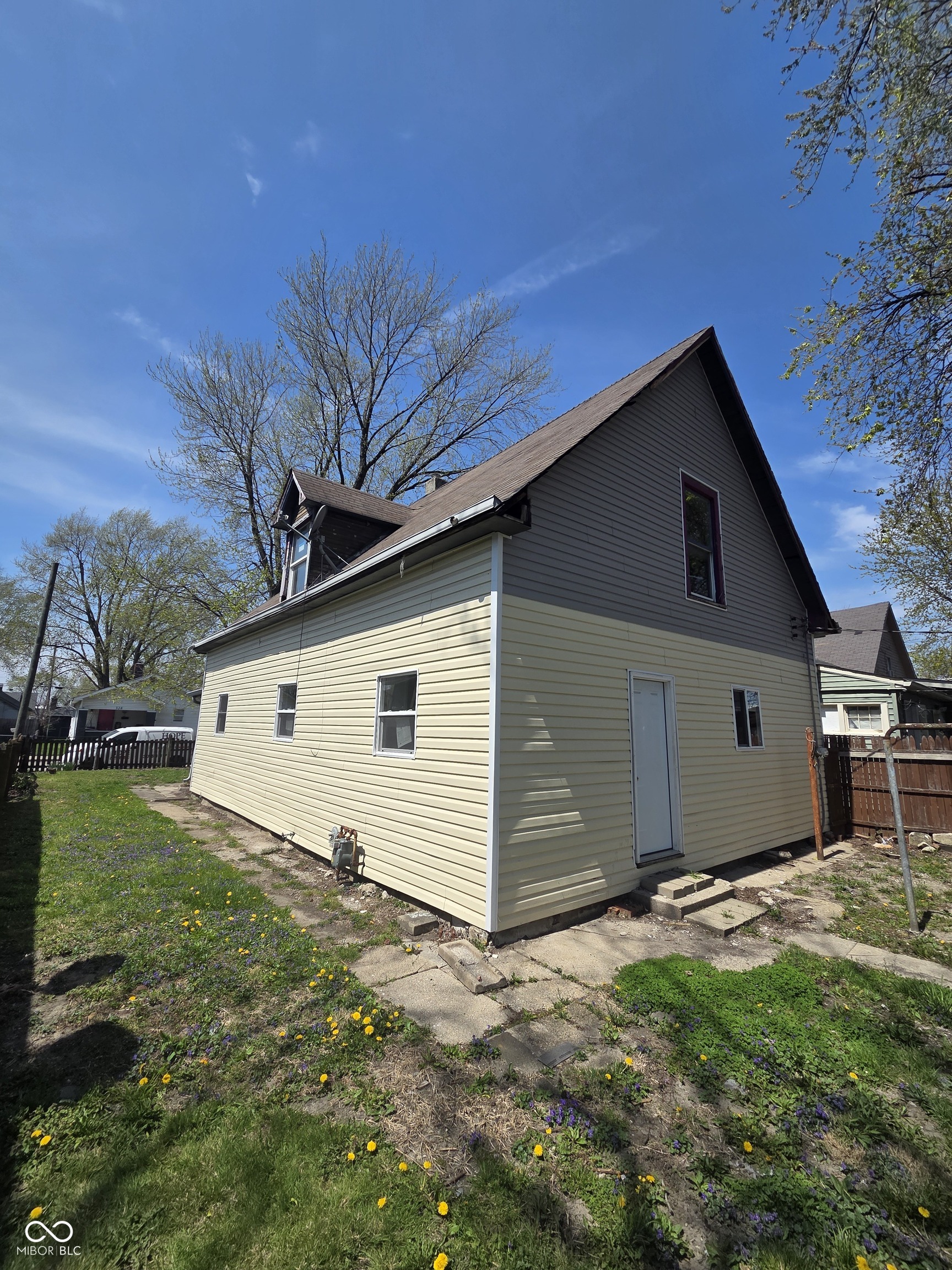 325 Harlan Street