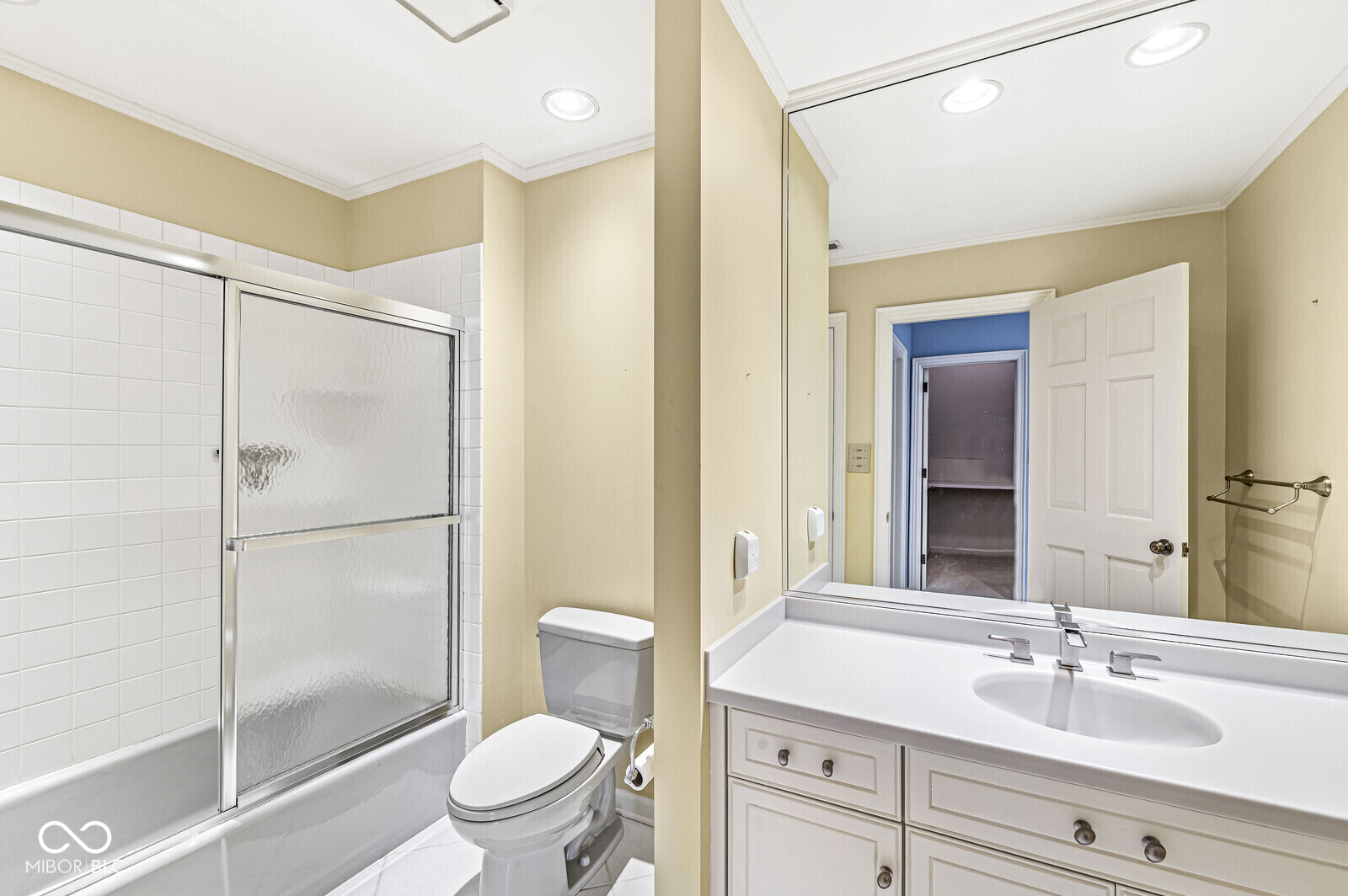3748 Bay Road South Drive
