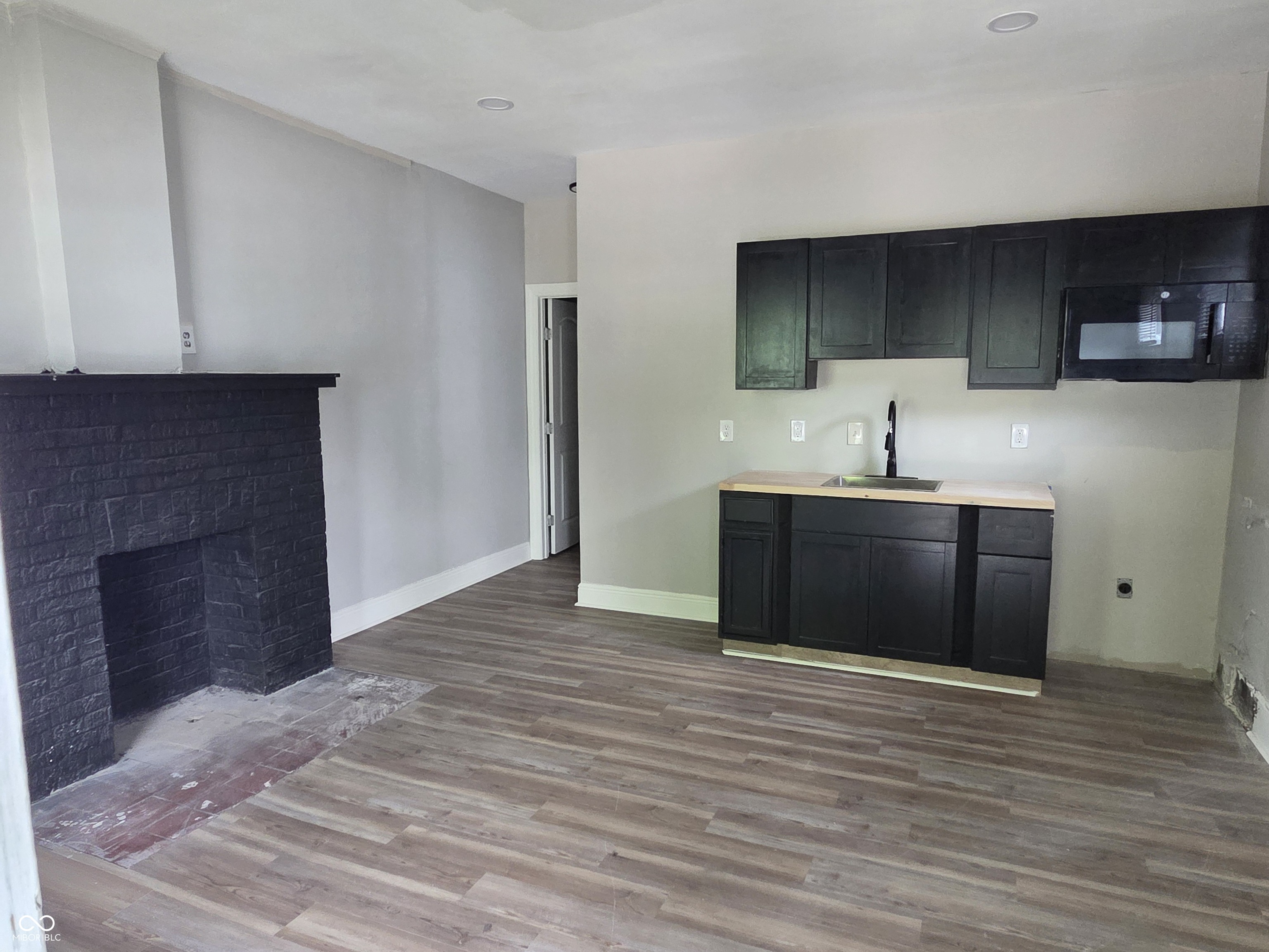 848 N Oxford Street