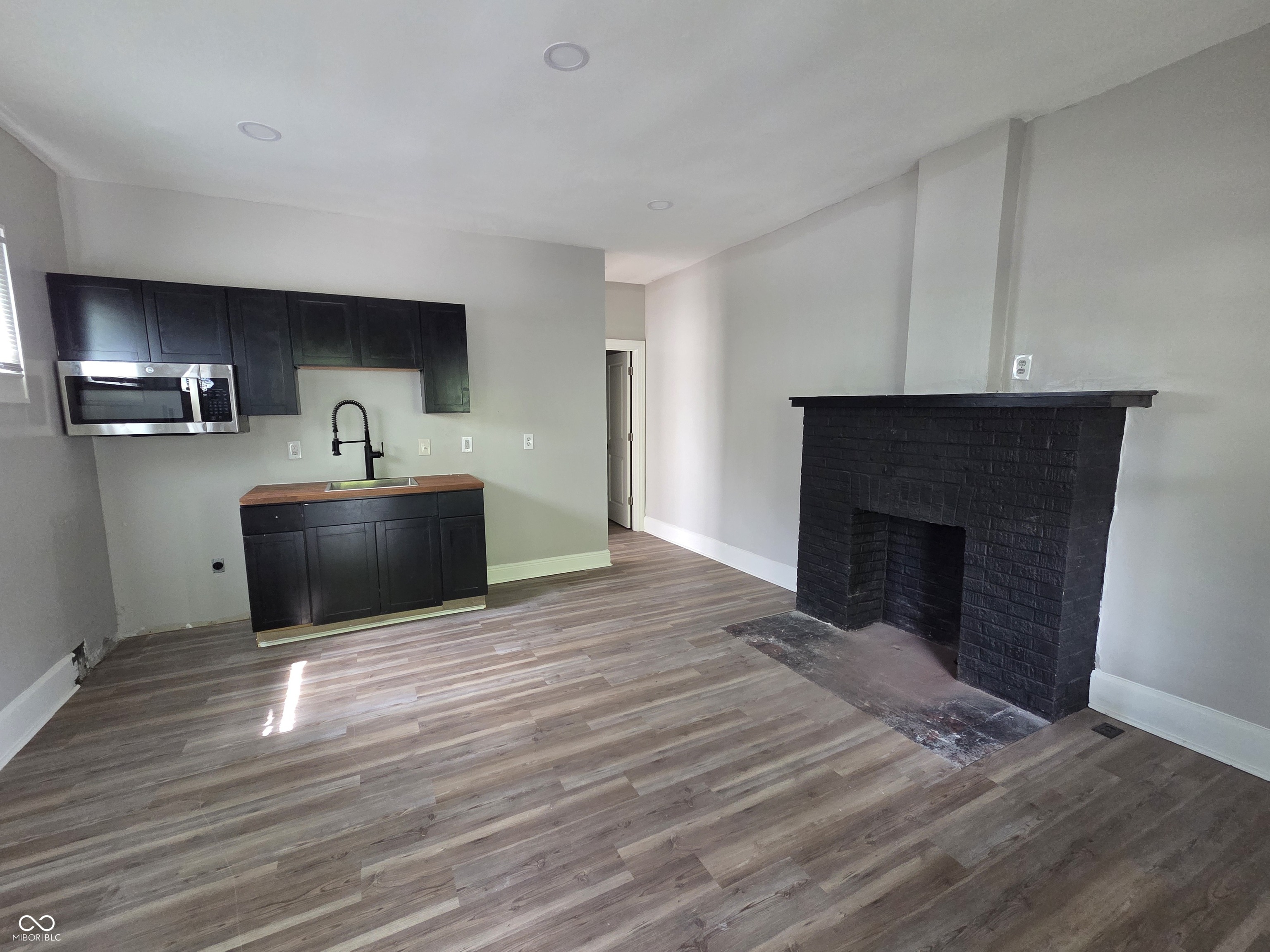848 N Oxford Street