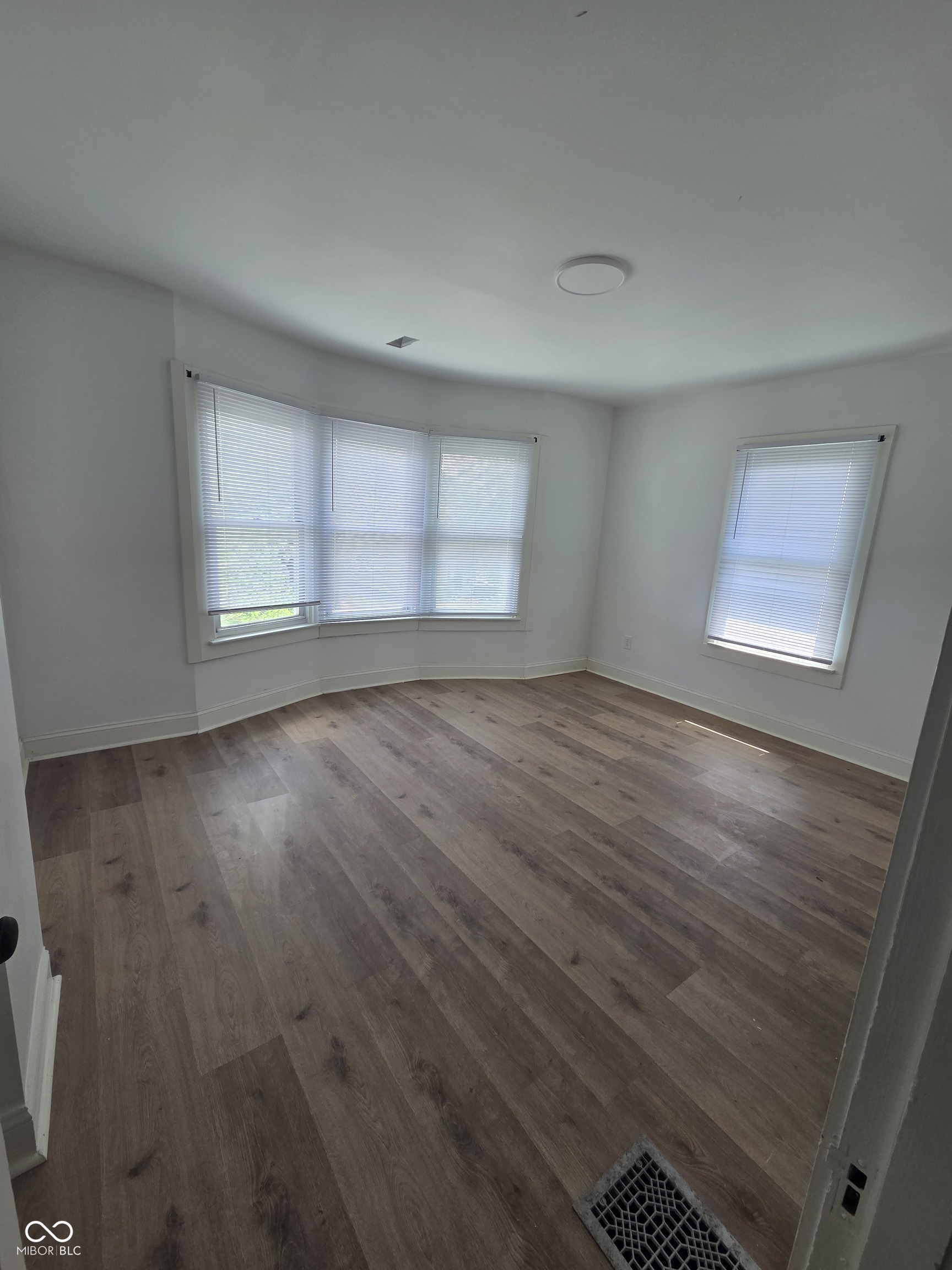 848 N Oxford Street