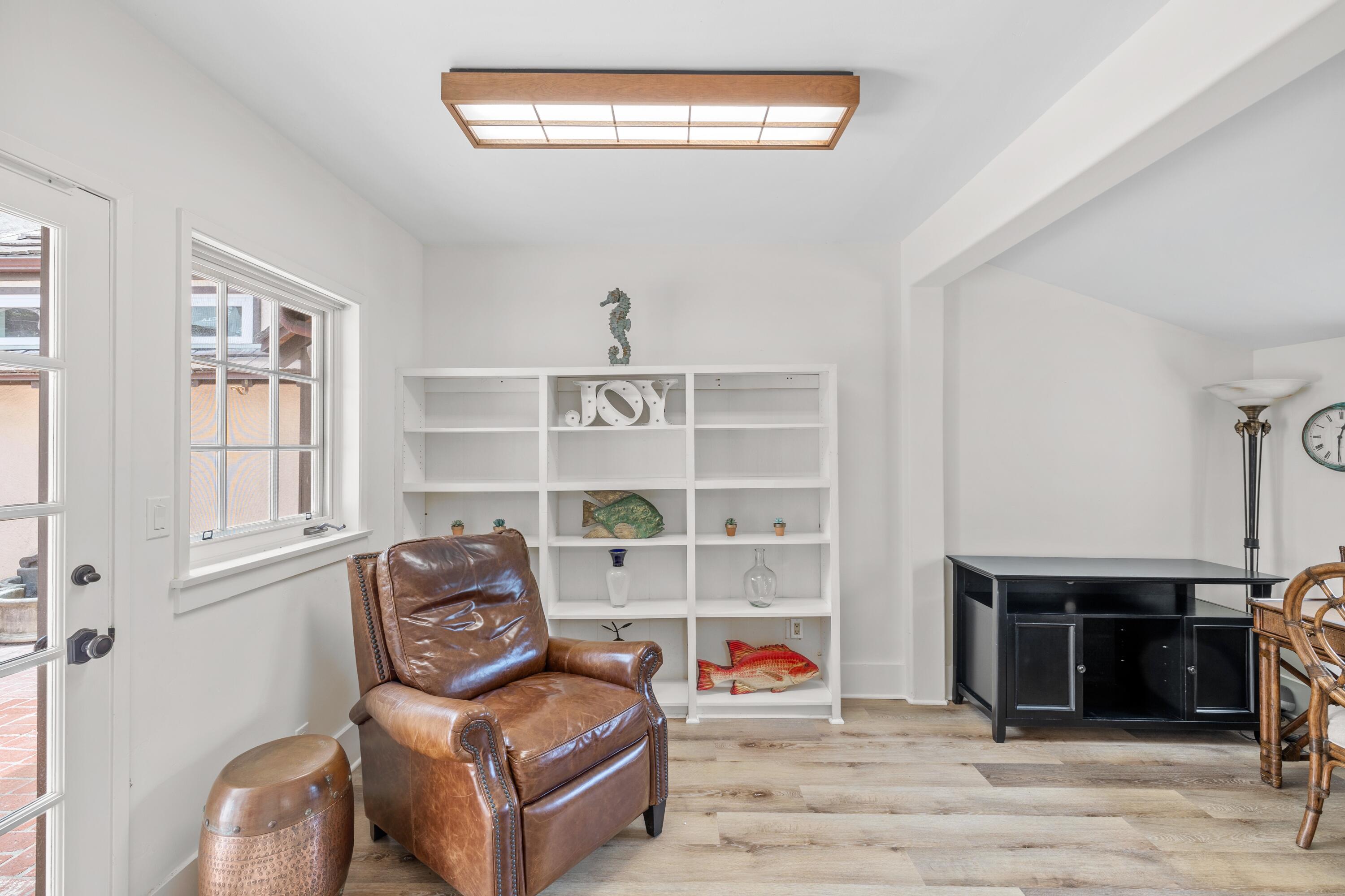 1284 Spring Road
