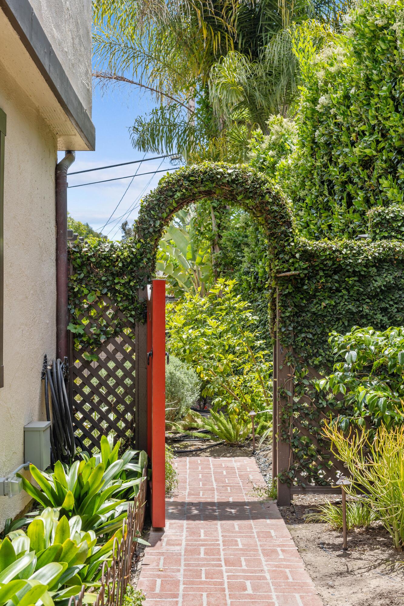 1284 Spring Road