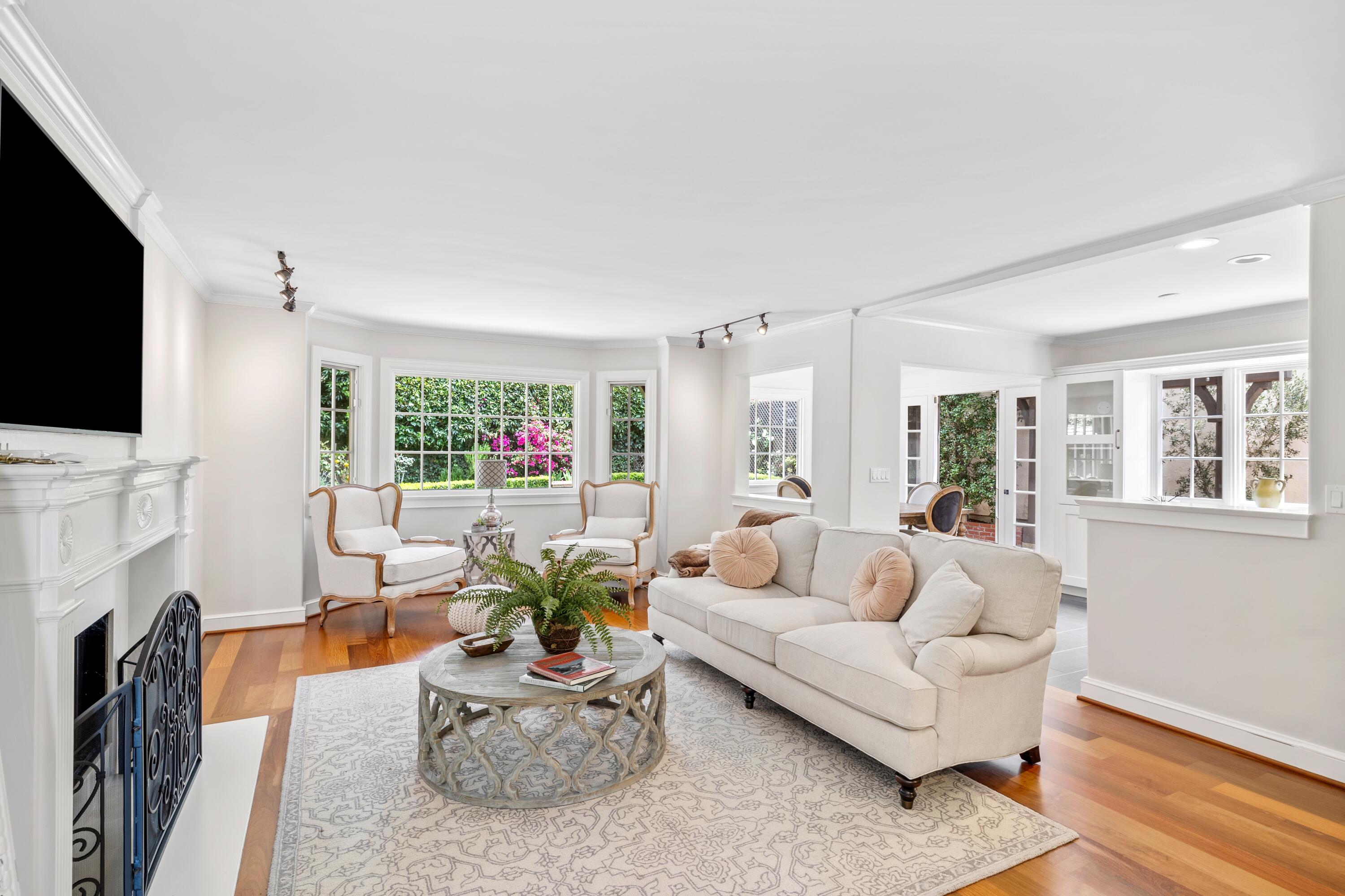 1284 Spring Road