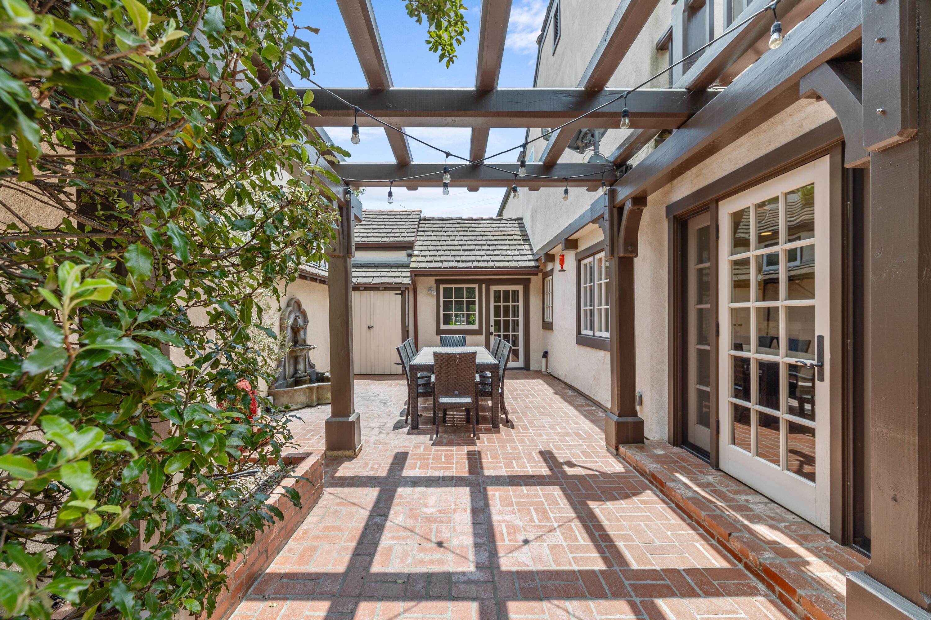 1284 Spring Road