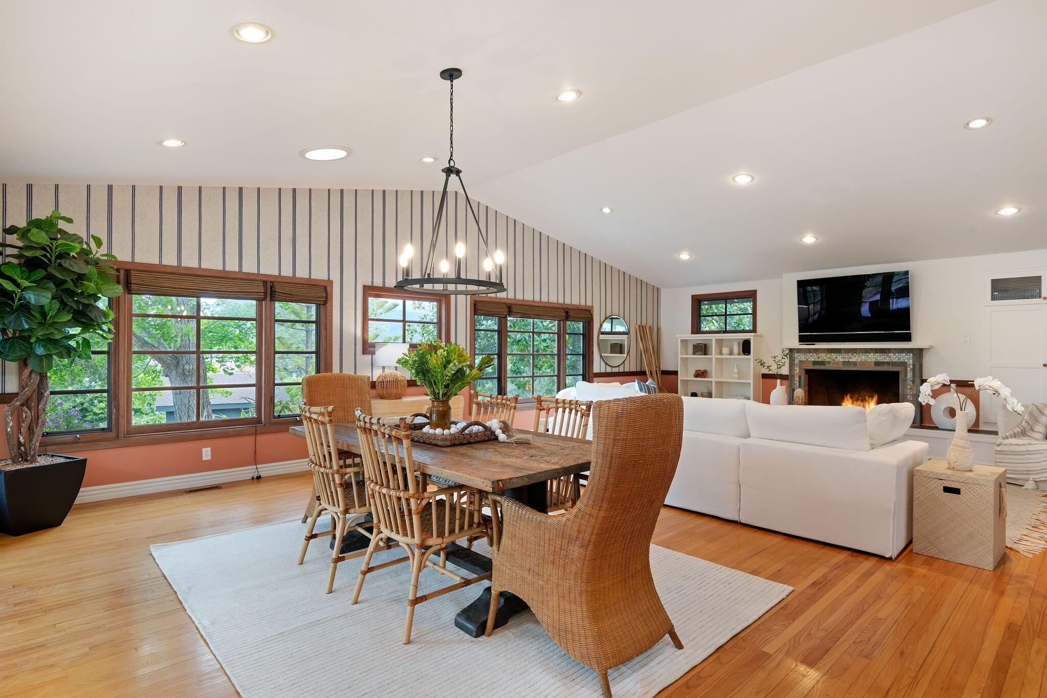 615 Concha Loma Drive